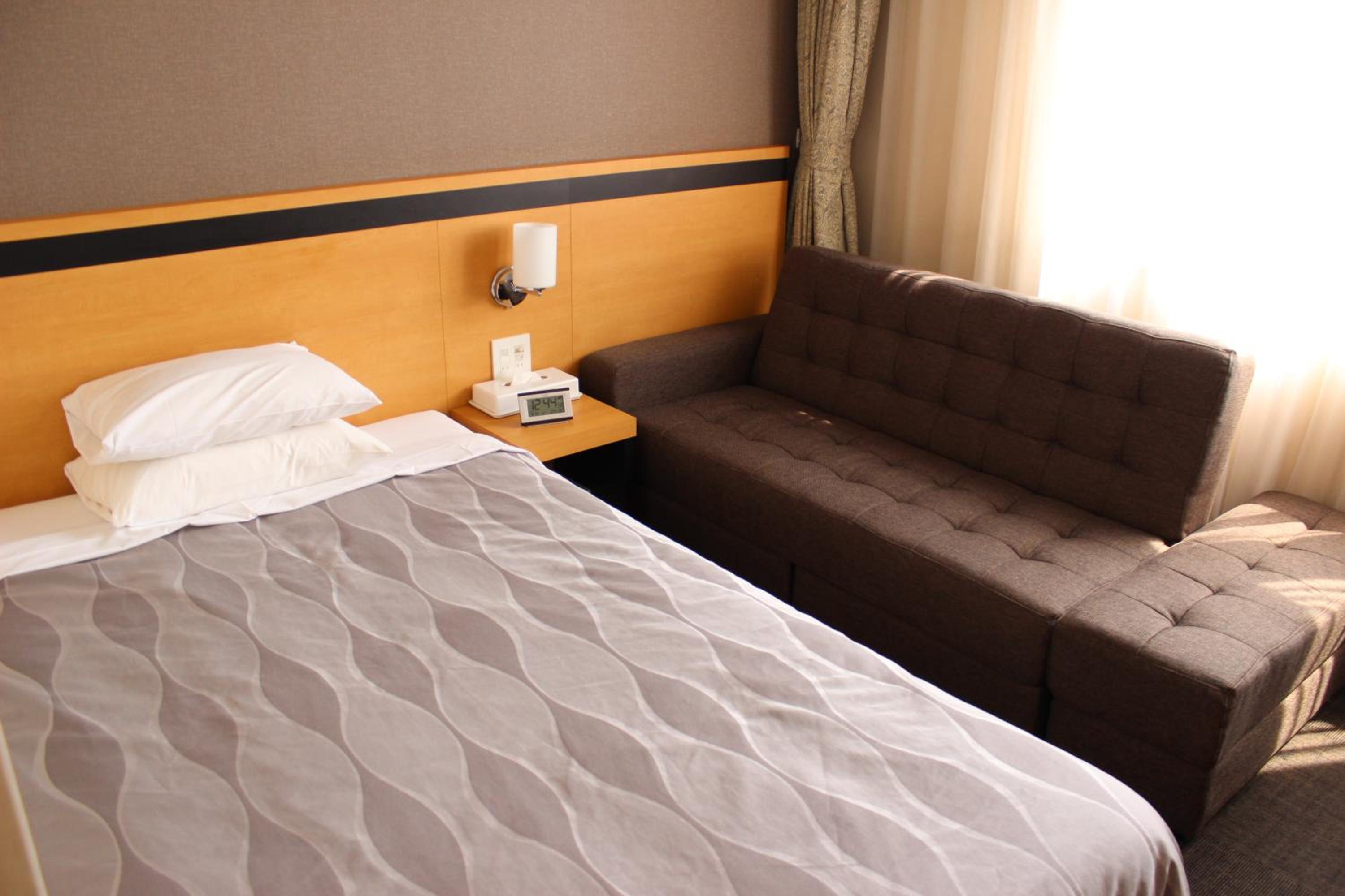 Twin Room with Sofa Bed - Smoking