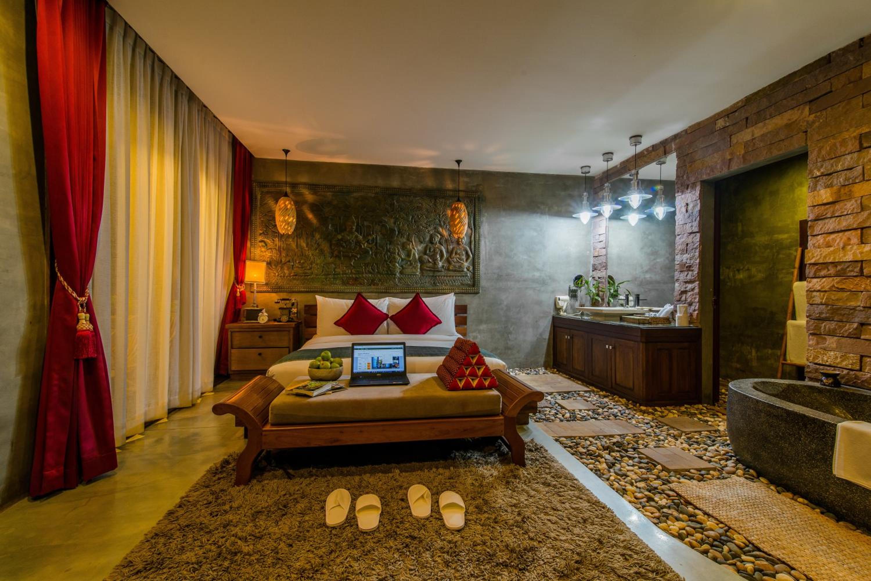 Presidential Suite Private Balcony - Free Pickup from Bus Station photo 3