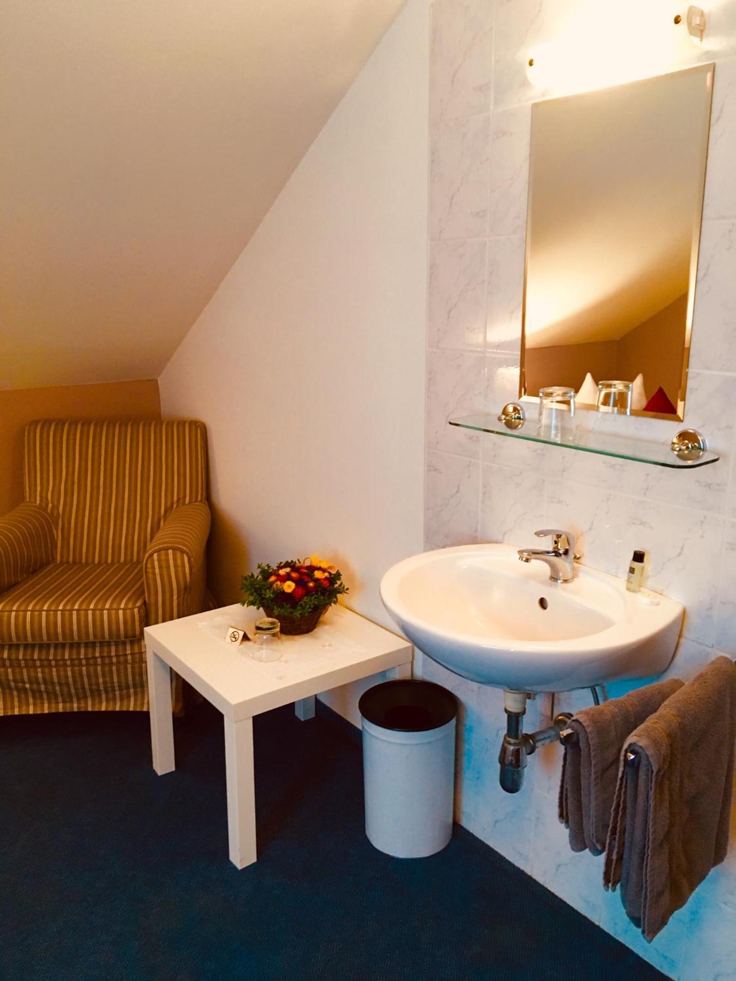 Single Room with Shared Shower and Toilet photo 2