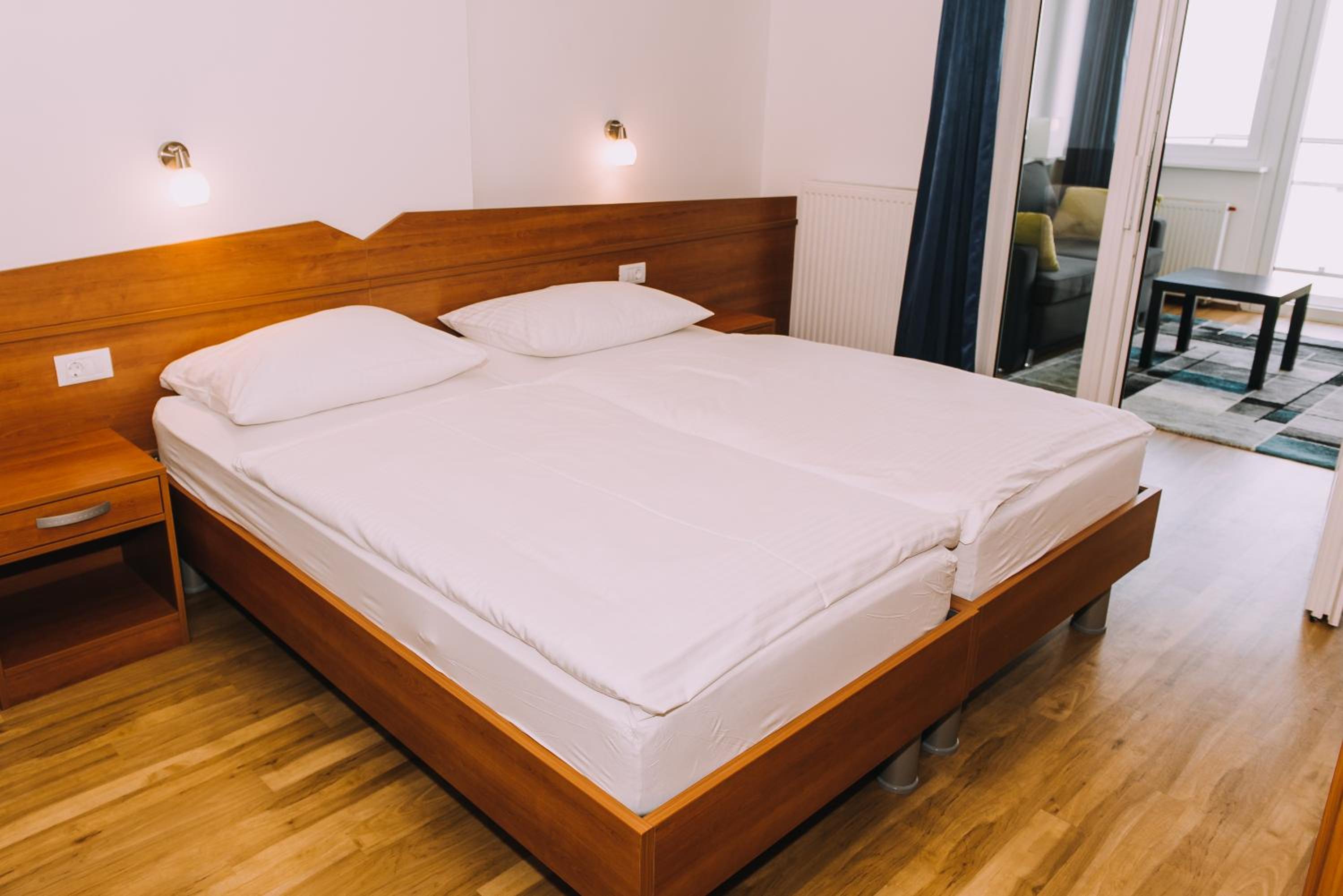 Junior Suite with Balcony - Photo 4