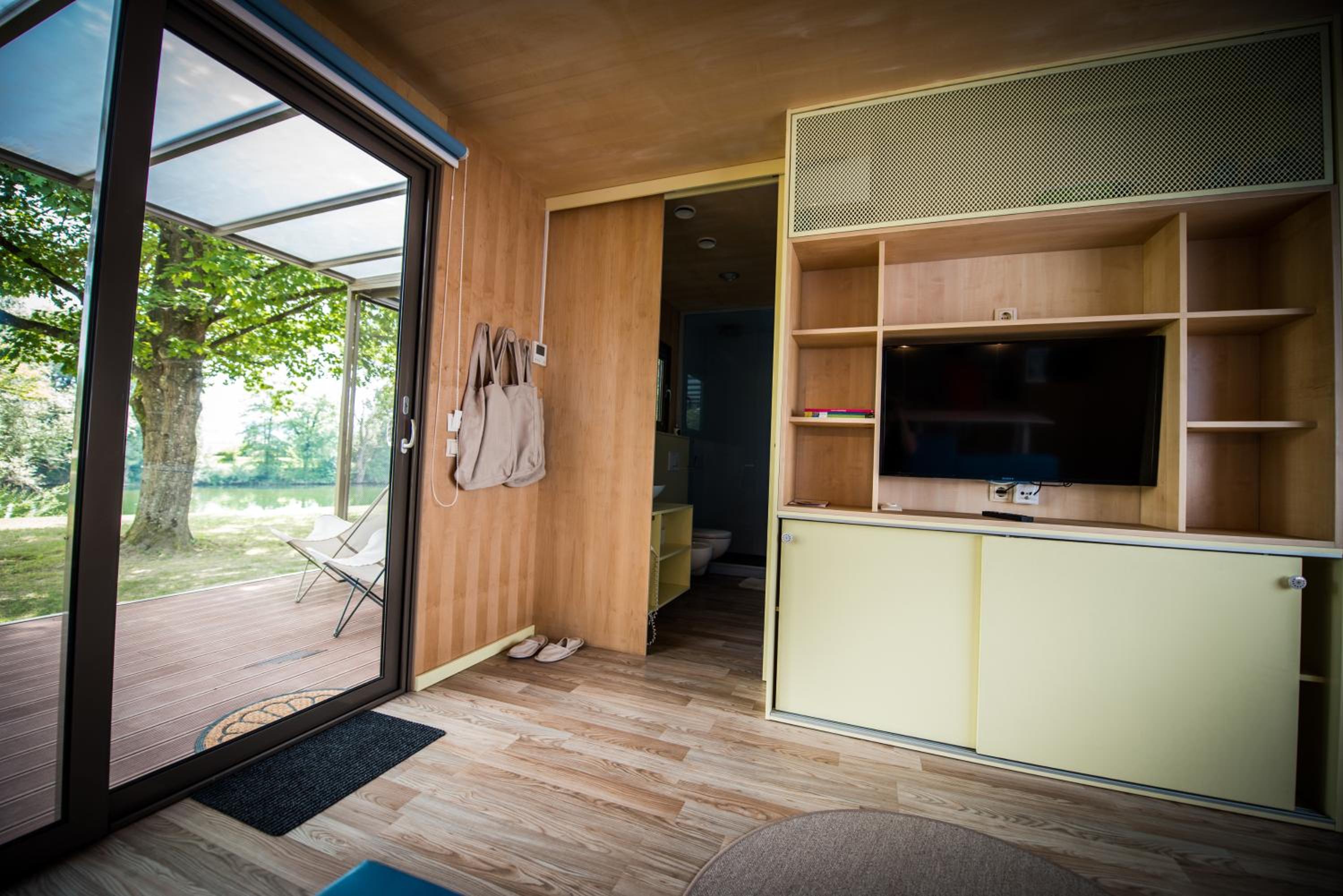 One-Bedroom Luxury Home photo 1