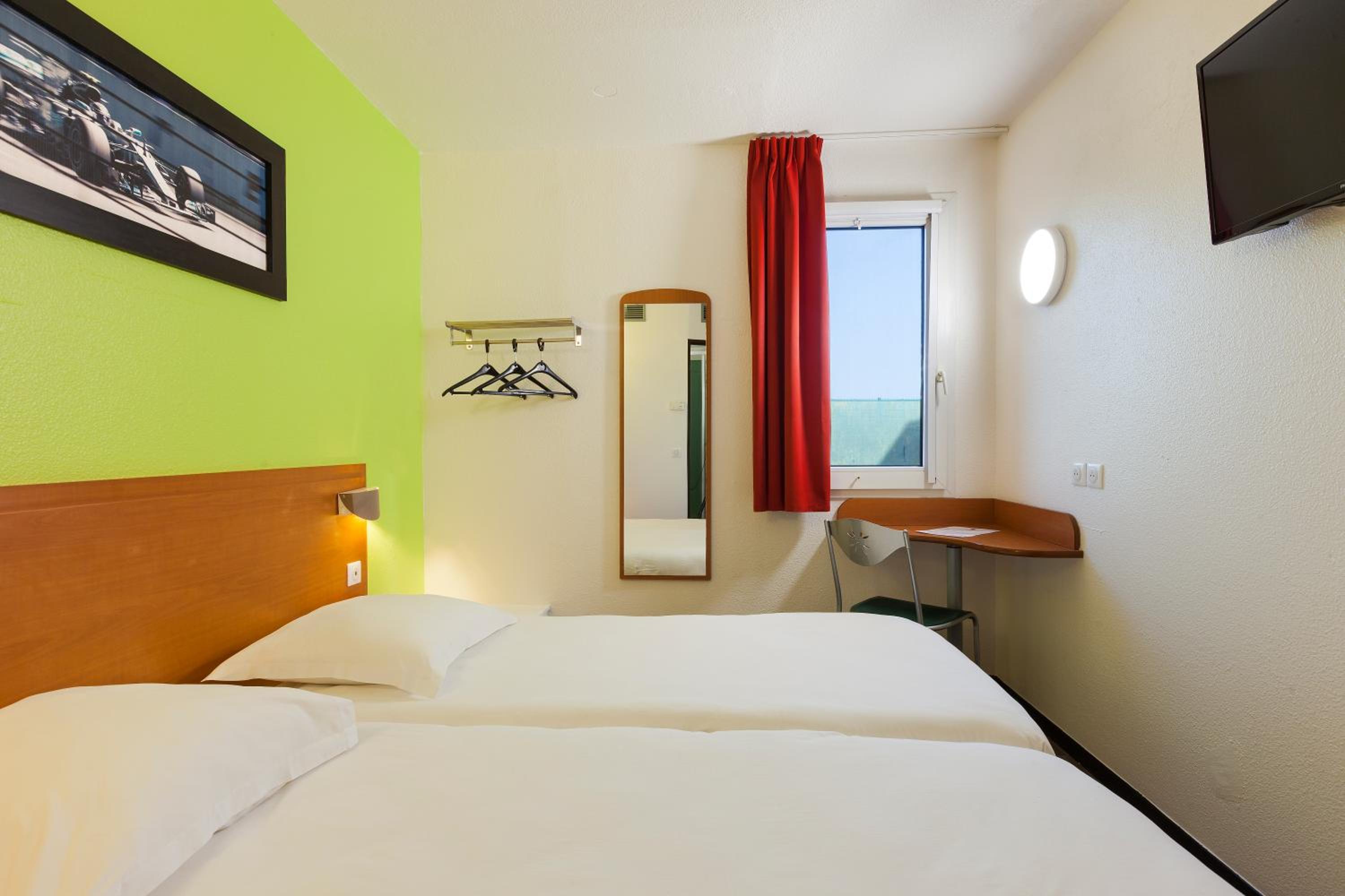 Twin Room - Photo 1