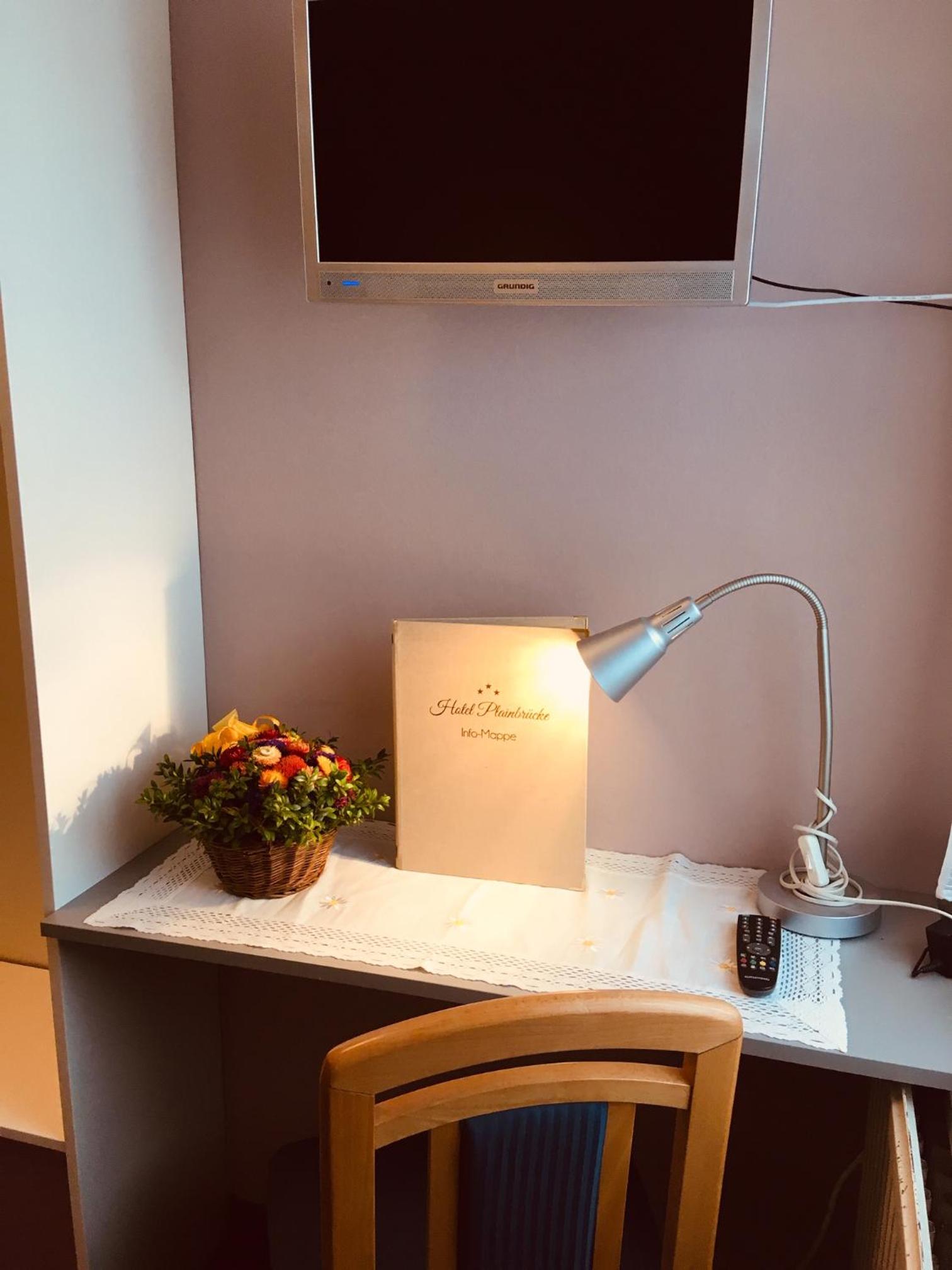 Single Room with Shared Shower and Toilet photo 1