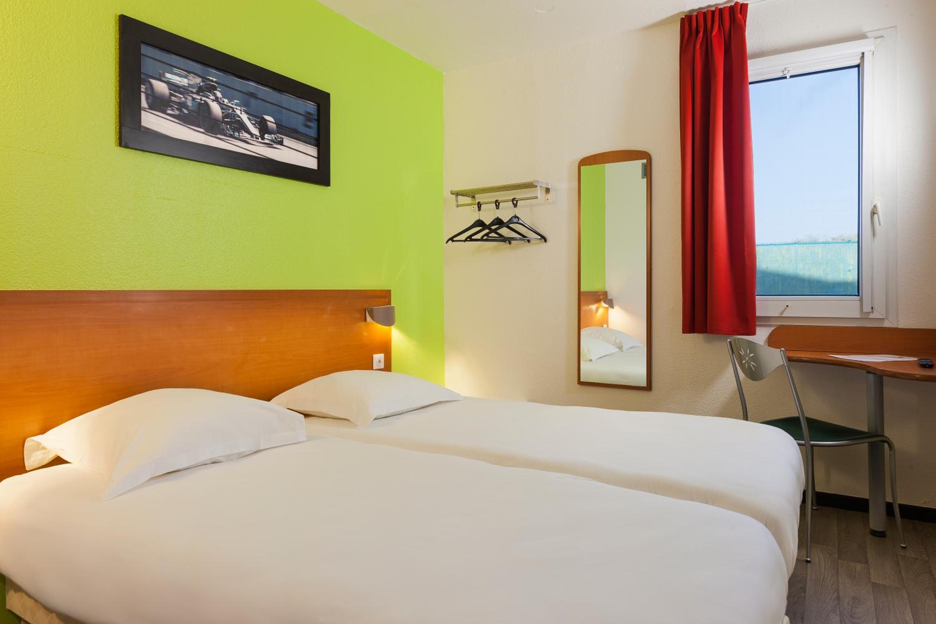 Twin Room - Photo 4
