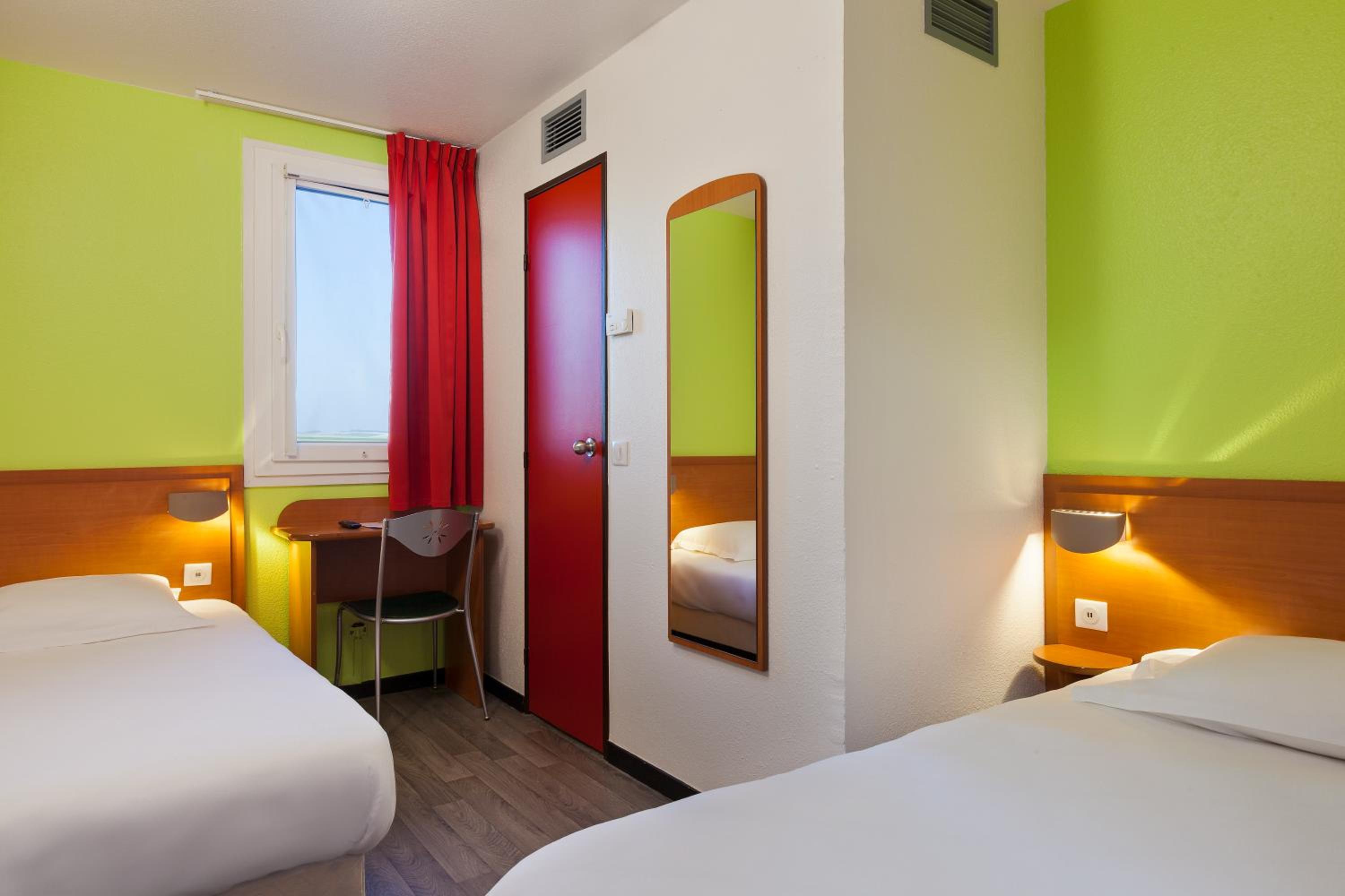 Twin Room - Photo 3
