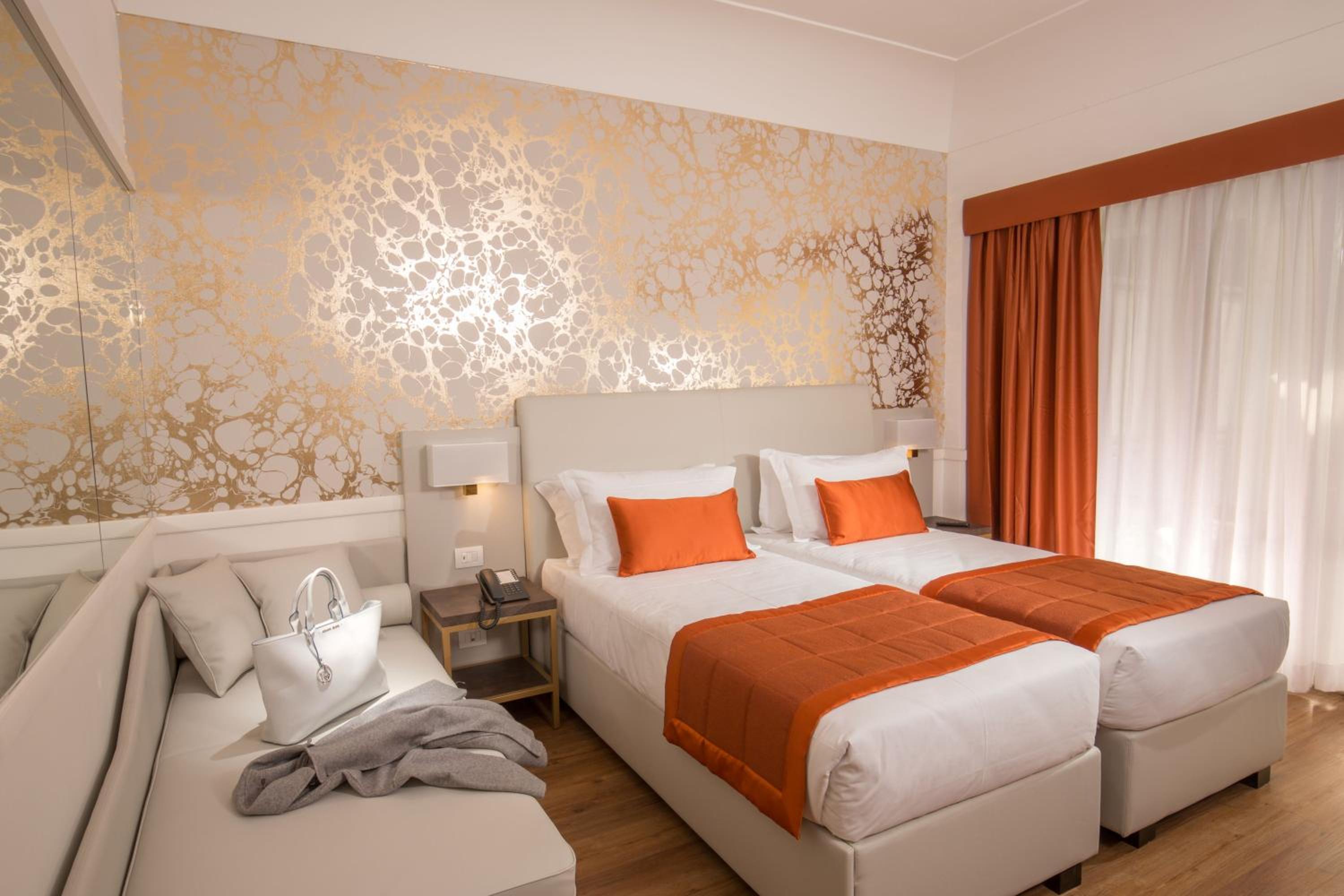 Deluxe Double or Twin Room thumbnail 5
