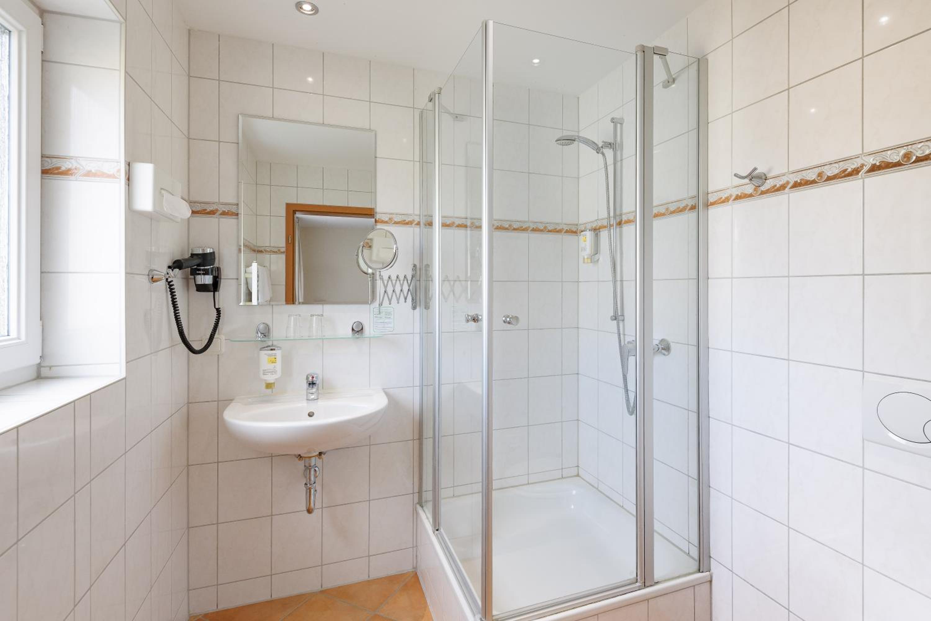 Standard Double Room - Photo 3