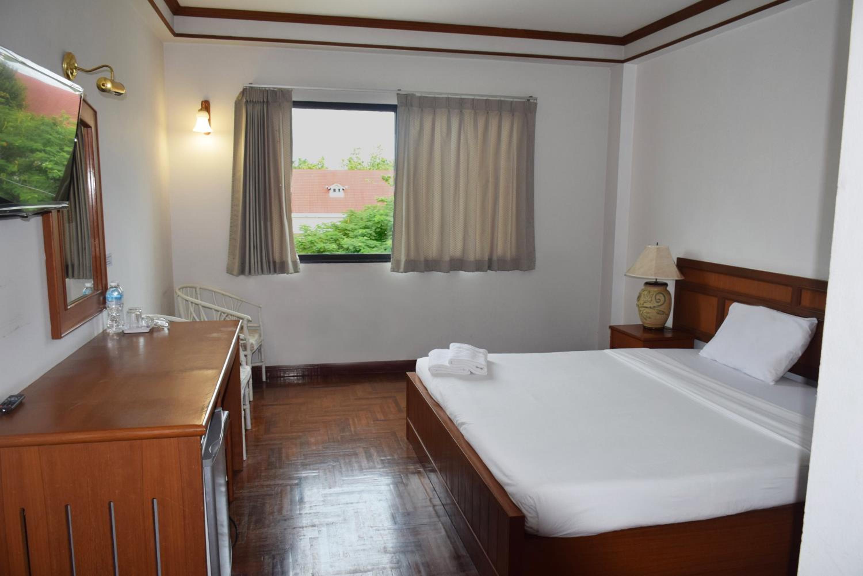Standard Double Room Without Balcony - Photo 4