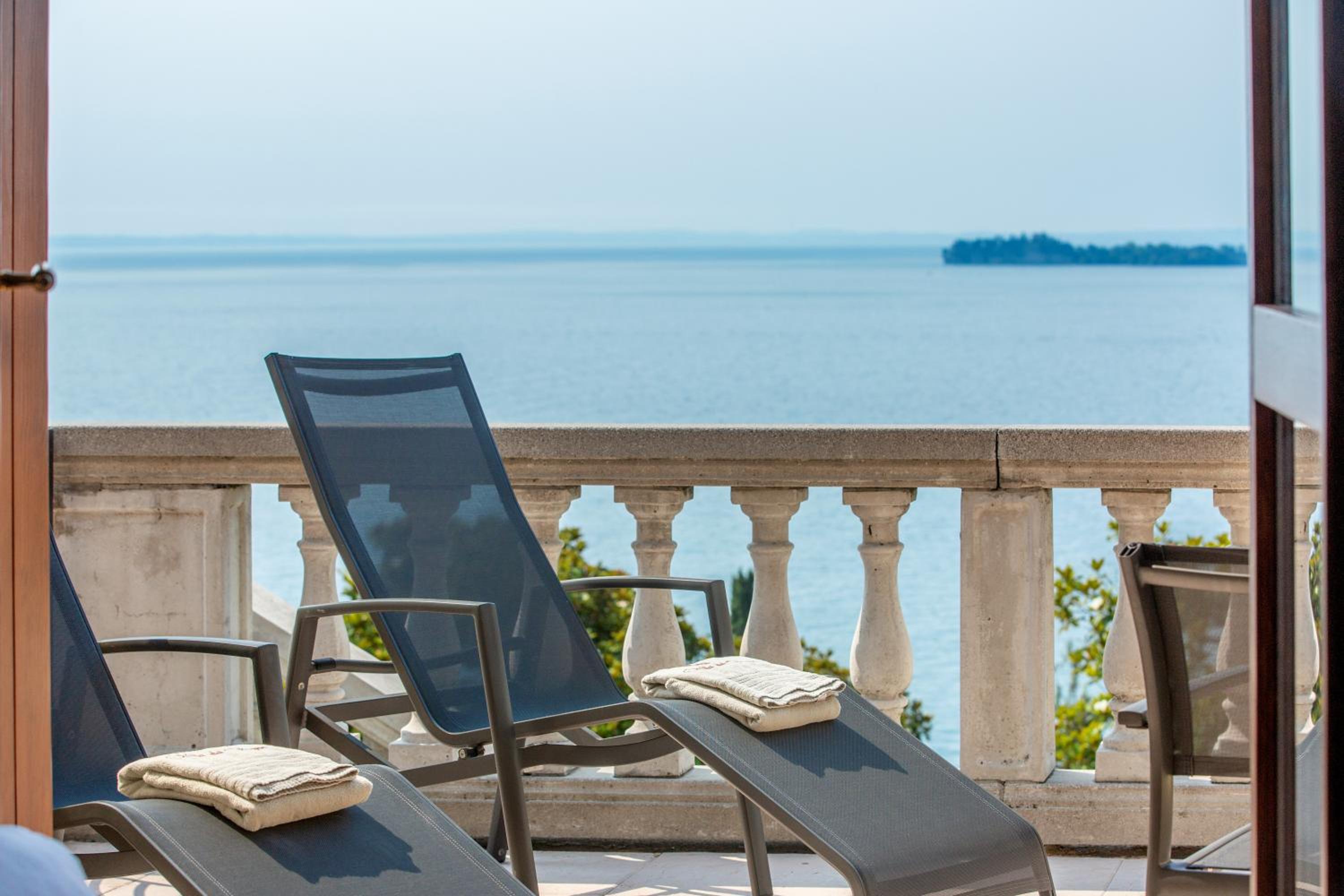 Superior Double Room with Terrace and Lake View - Photo 6