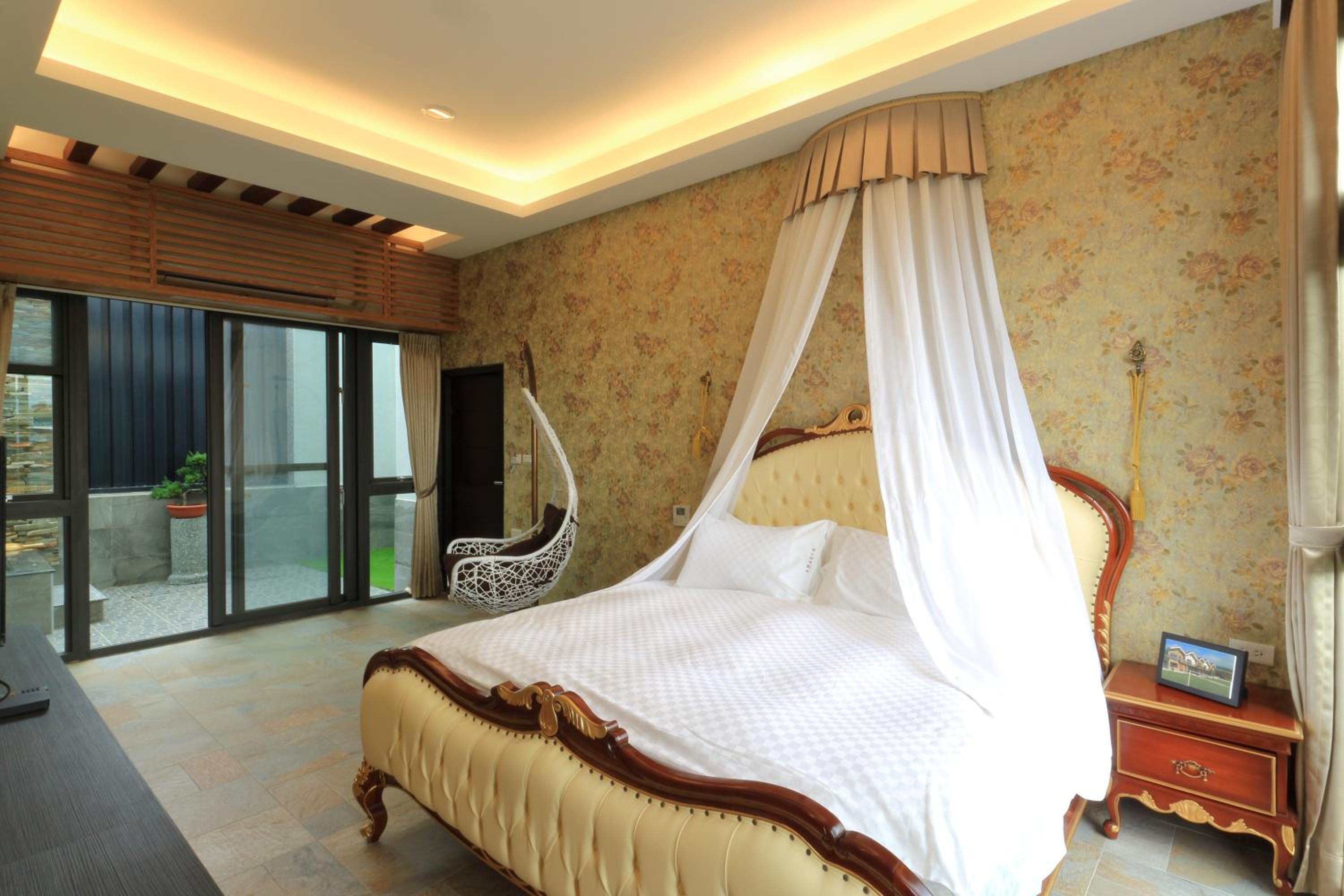 Queen Room with Balcony photo 1