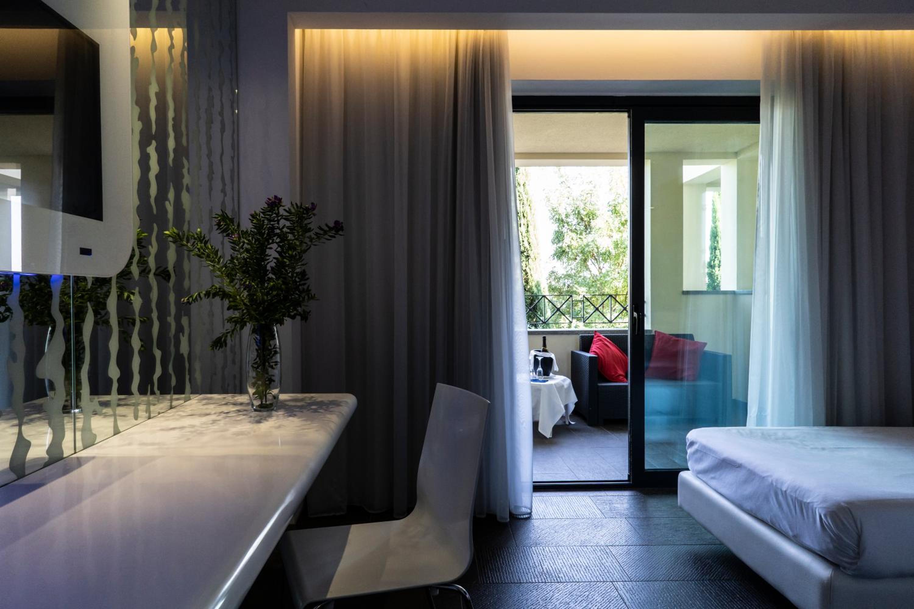 Superior Double or Twin Room - Photo 8