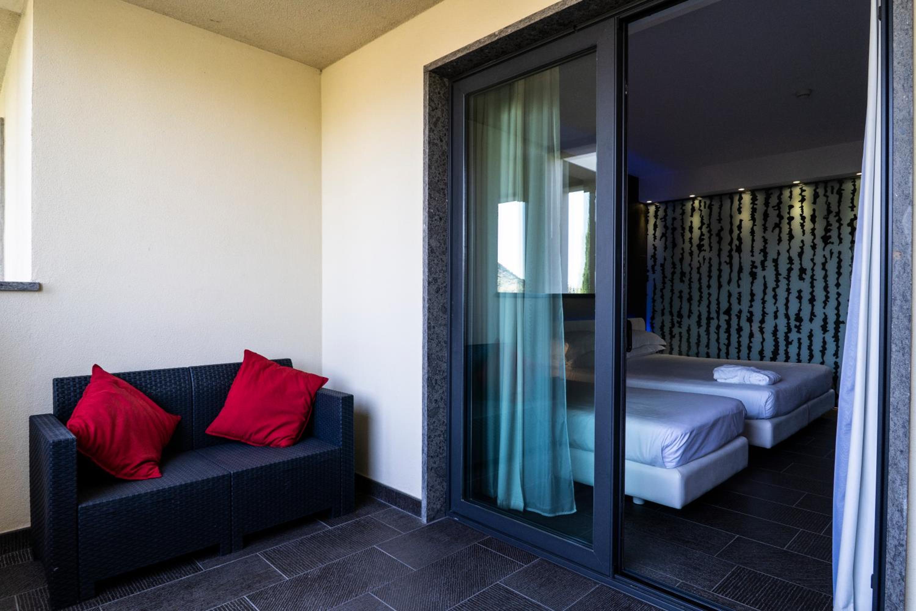Triple Room with Balcony - Photo 5