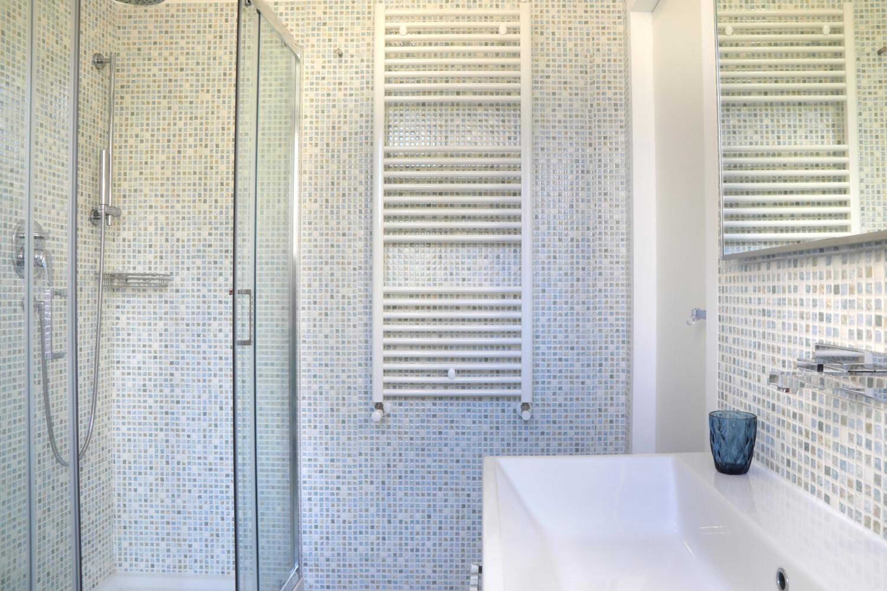 Double Room with Private Bathroom - Photo 8