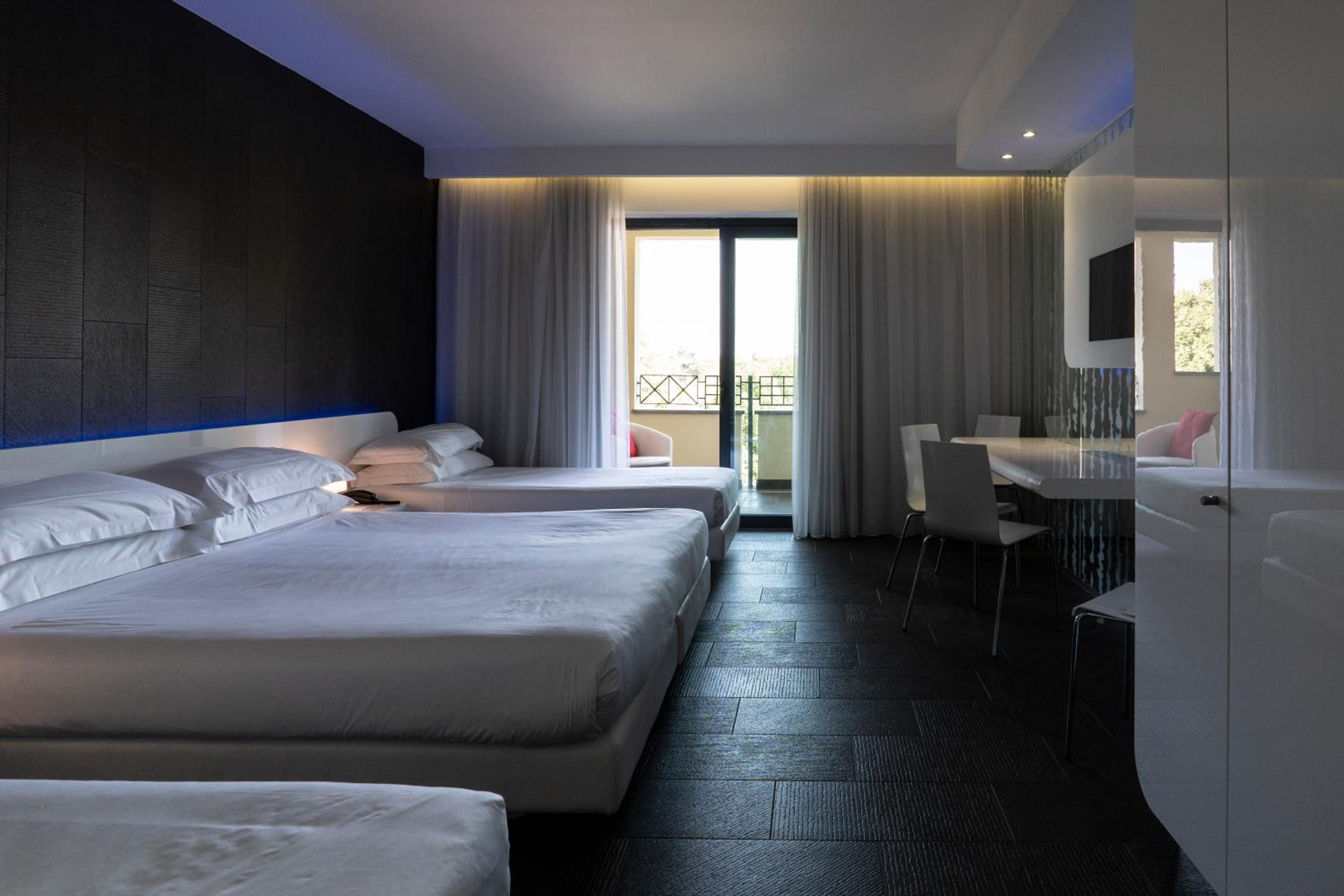 Quadruple Room with Balcony photo 3