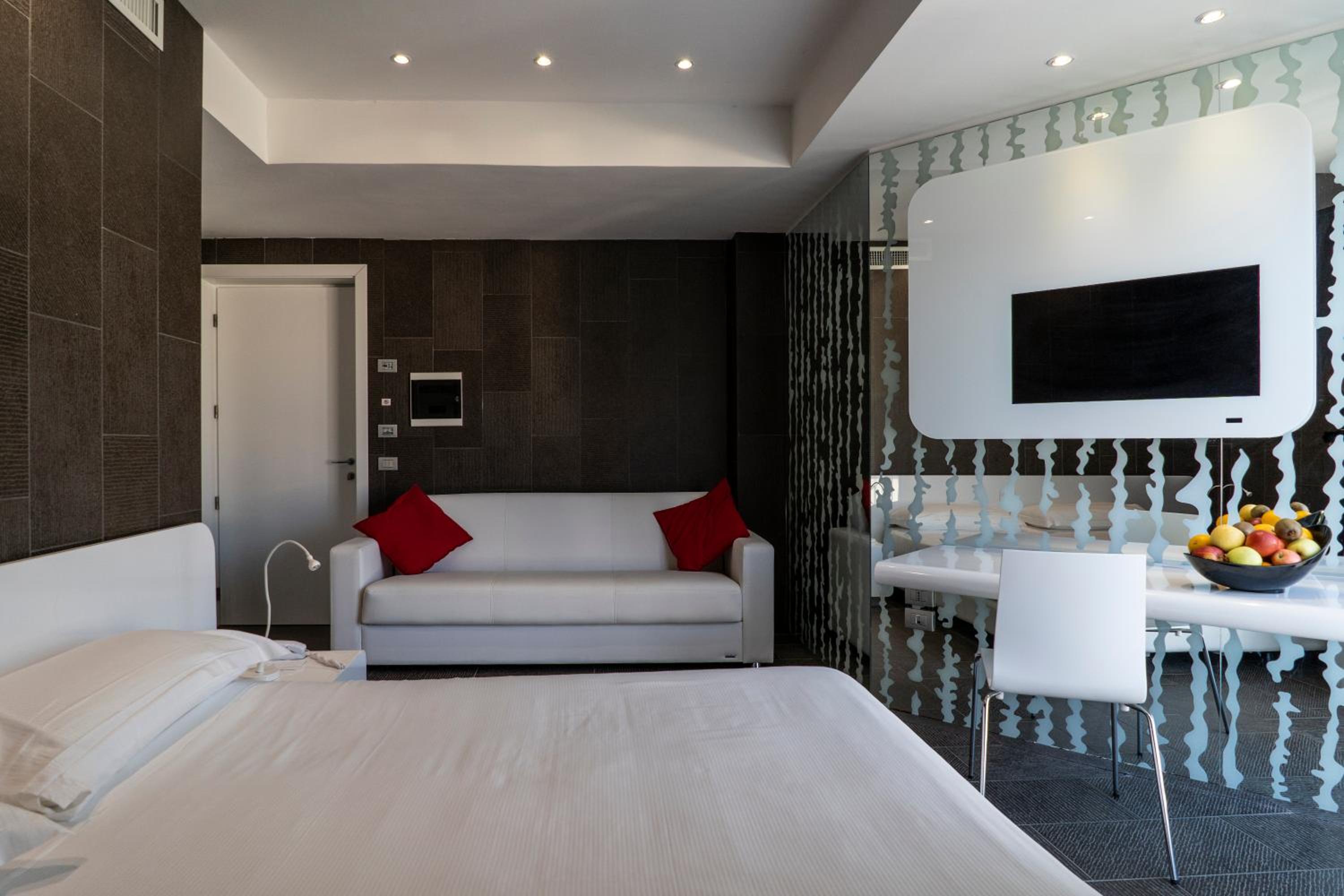 Triple Room with Balcony - Photo 3