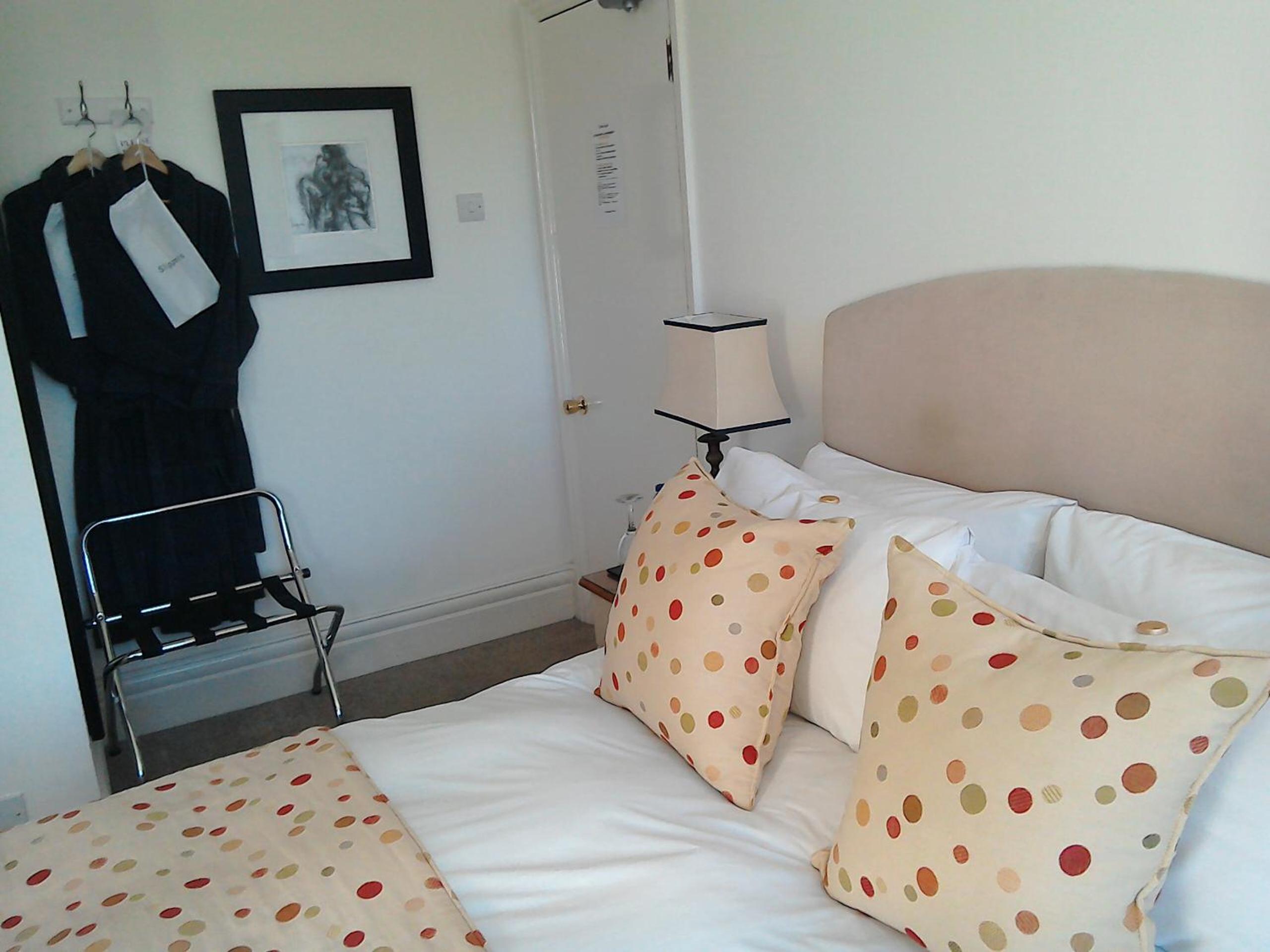 Deluxe Double Room with Shower - Photo 6
