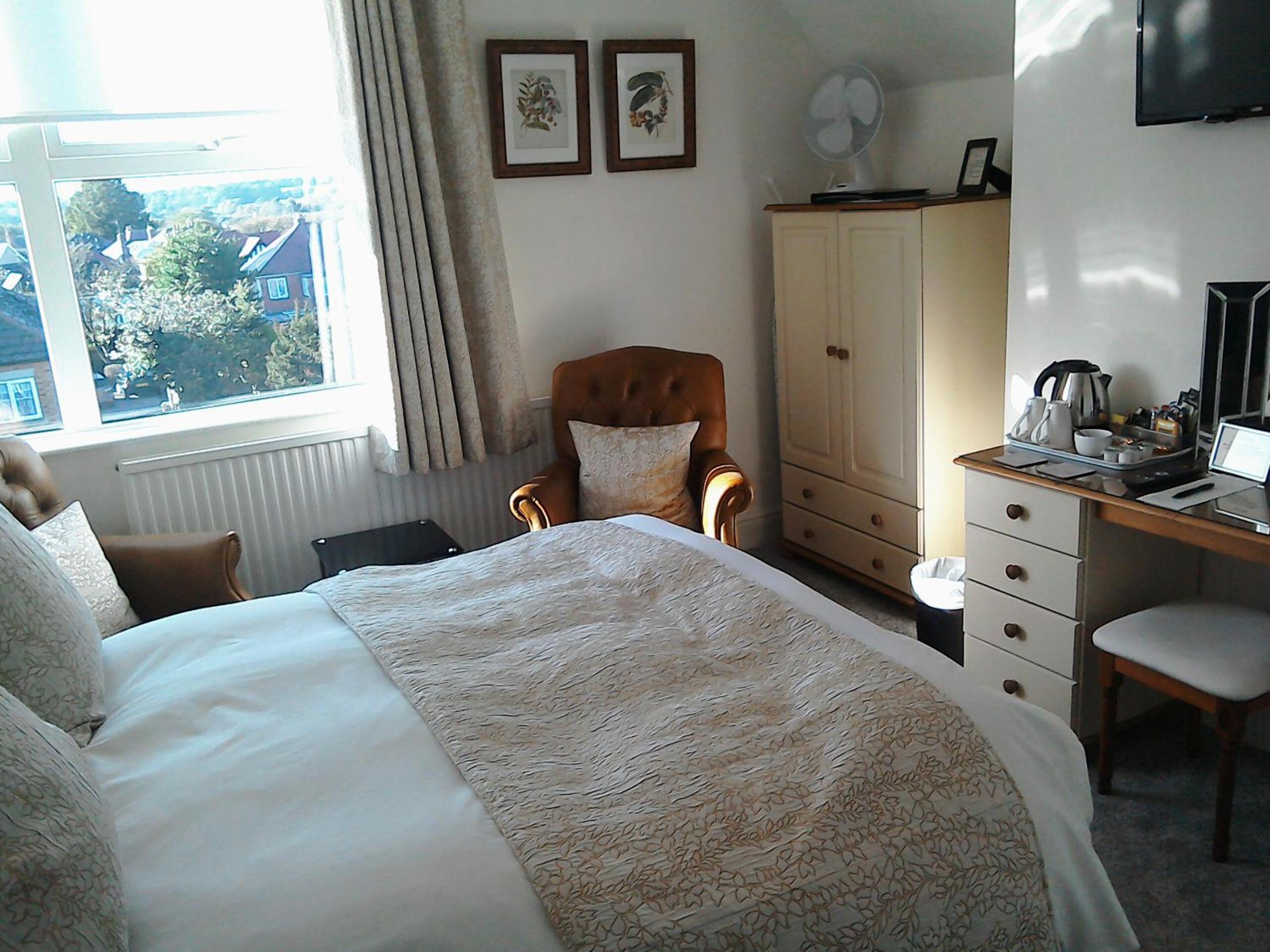 Deluxe Double Room with Shower - Photo 3