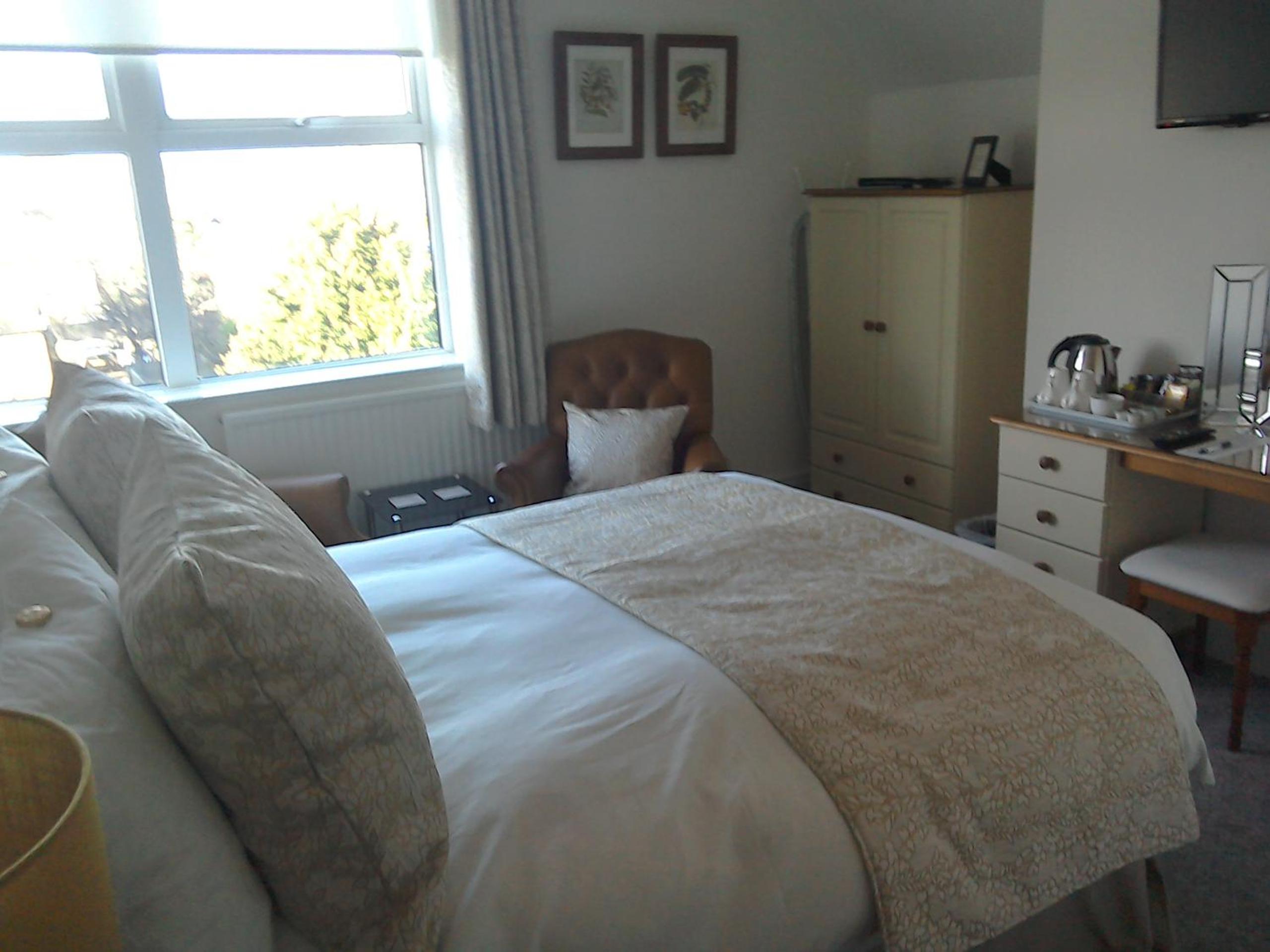 Deluxe Double Room with Shower - Photo 7