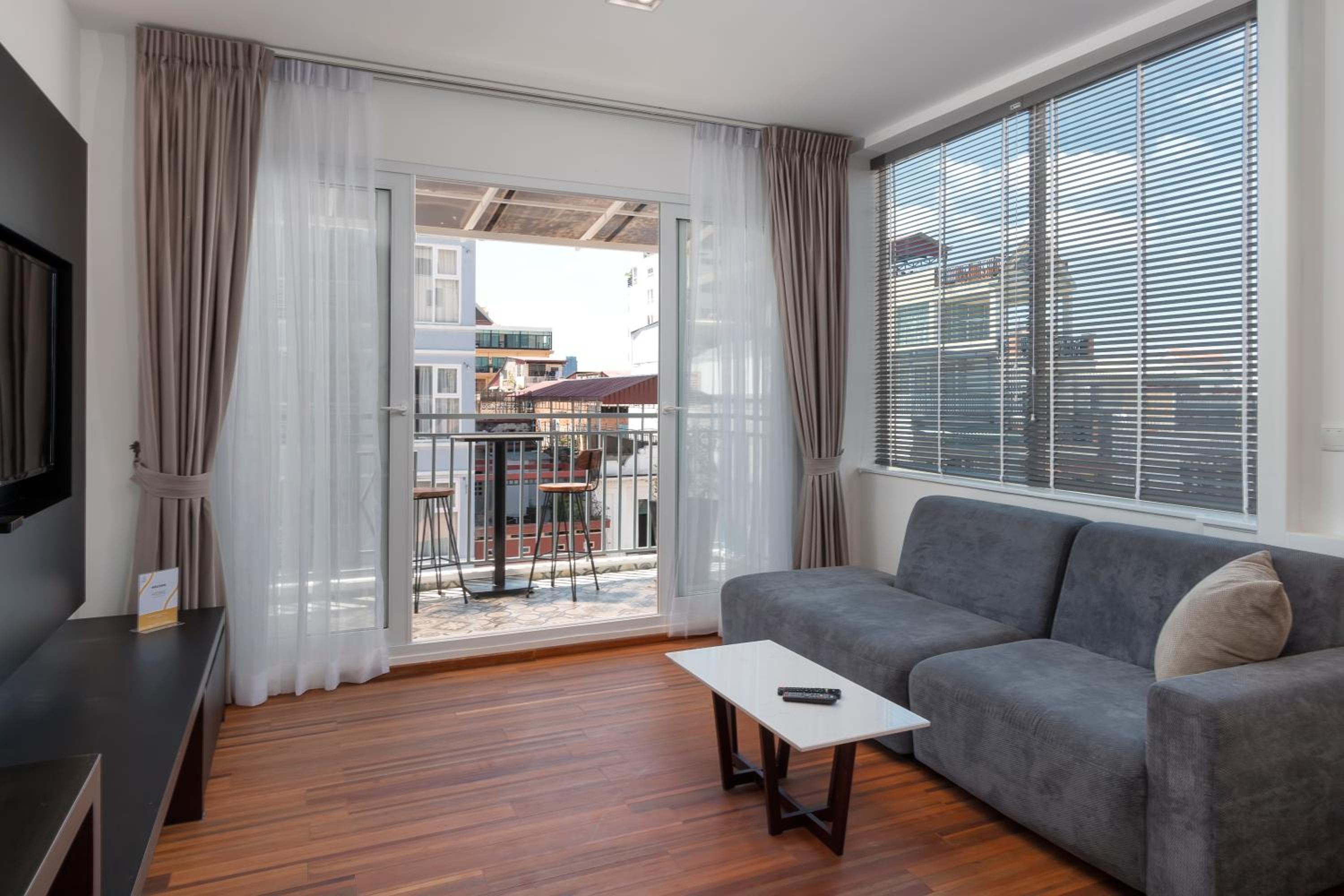 Penthouse Studio - Photo 8