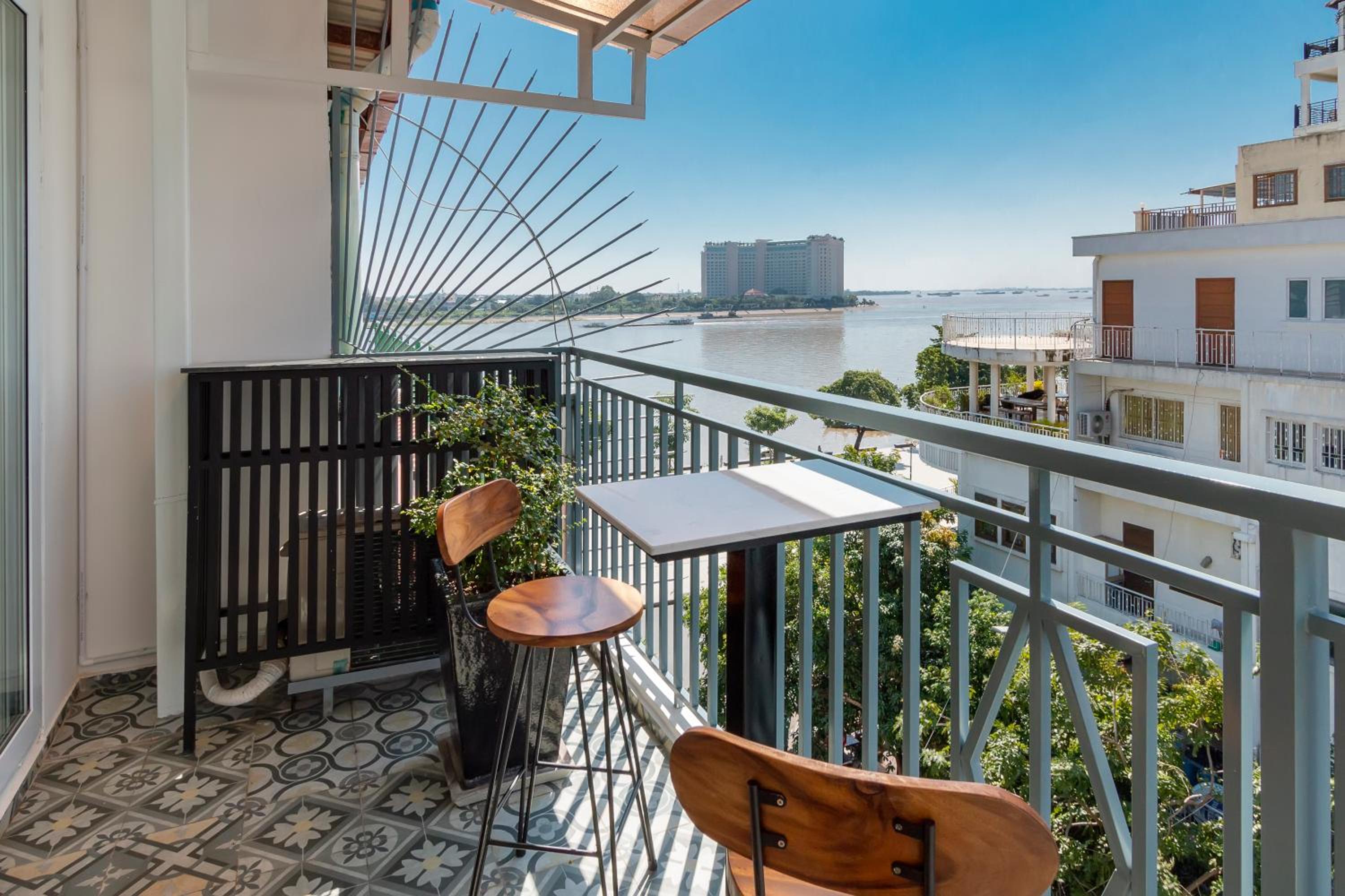 Penthouse Studio - Photo 4