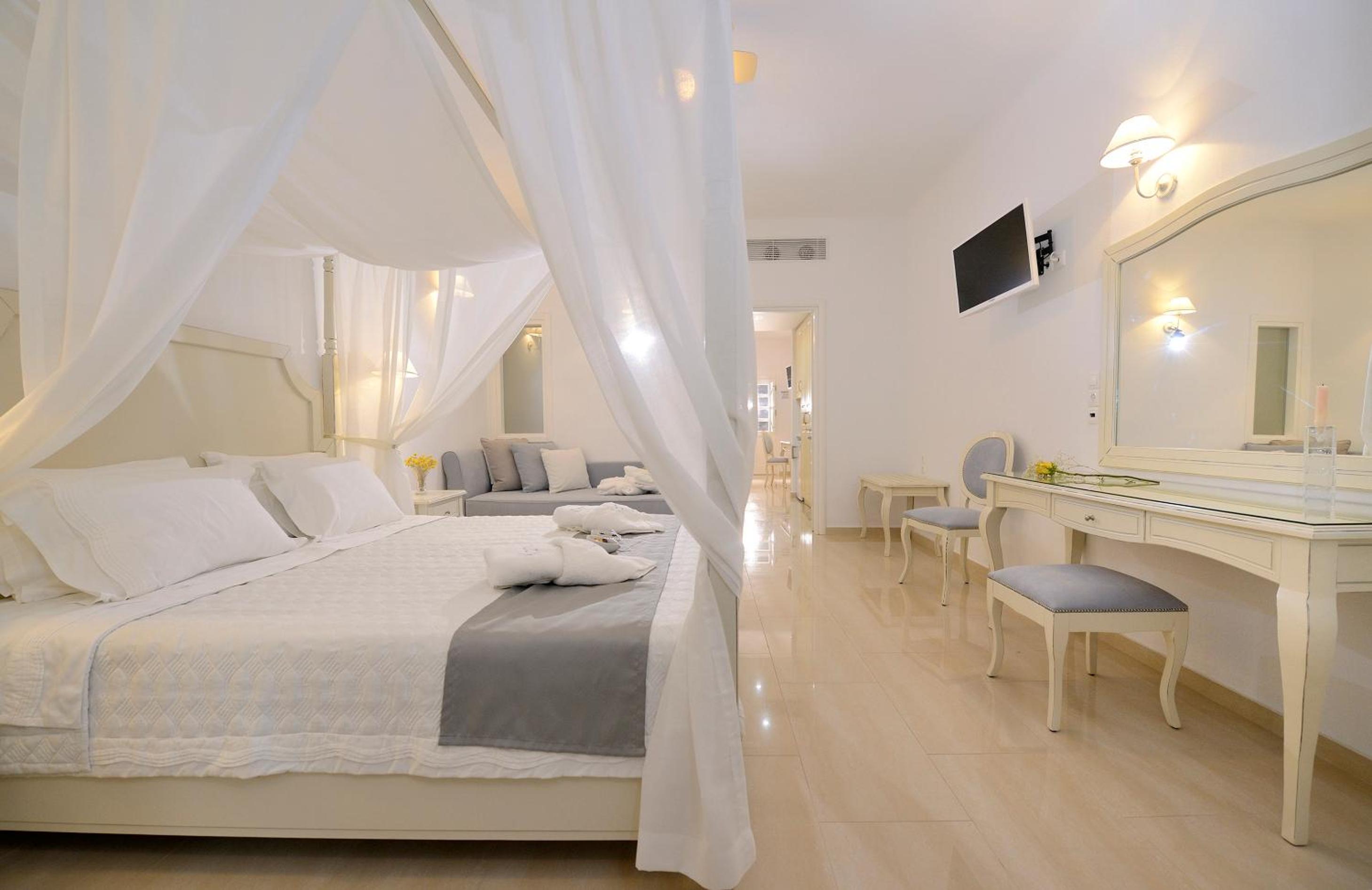 Superior Suite - Photo 14