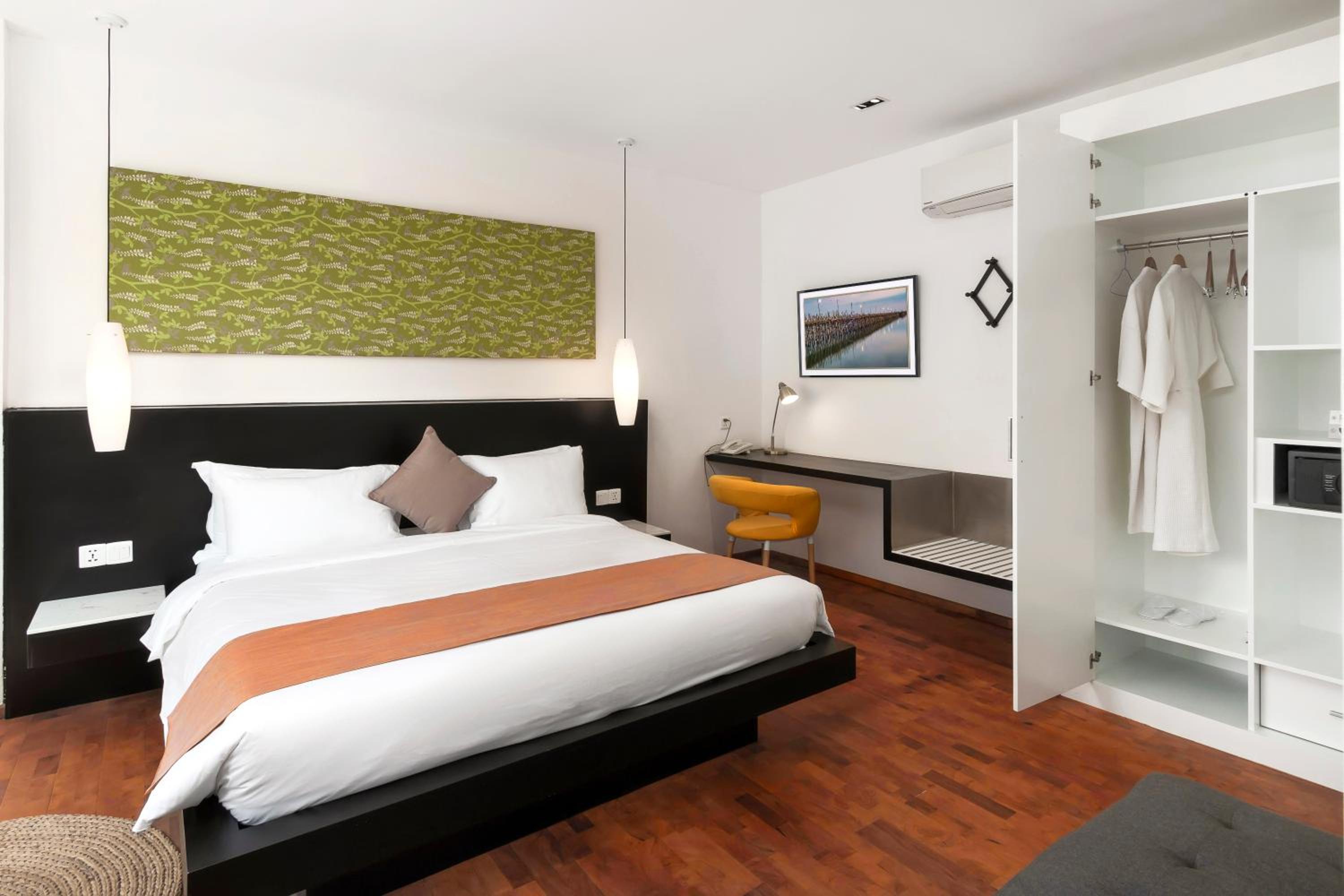 The Executive Suite photo 2