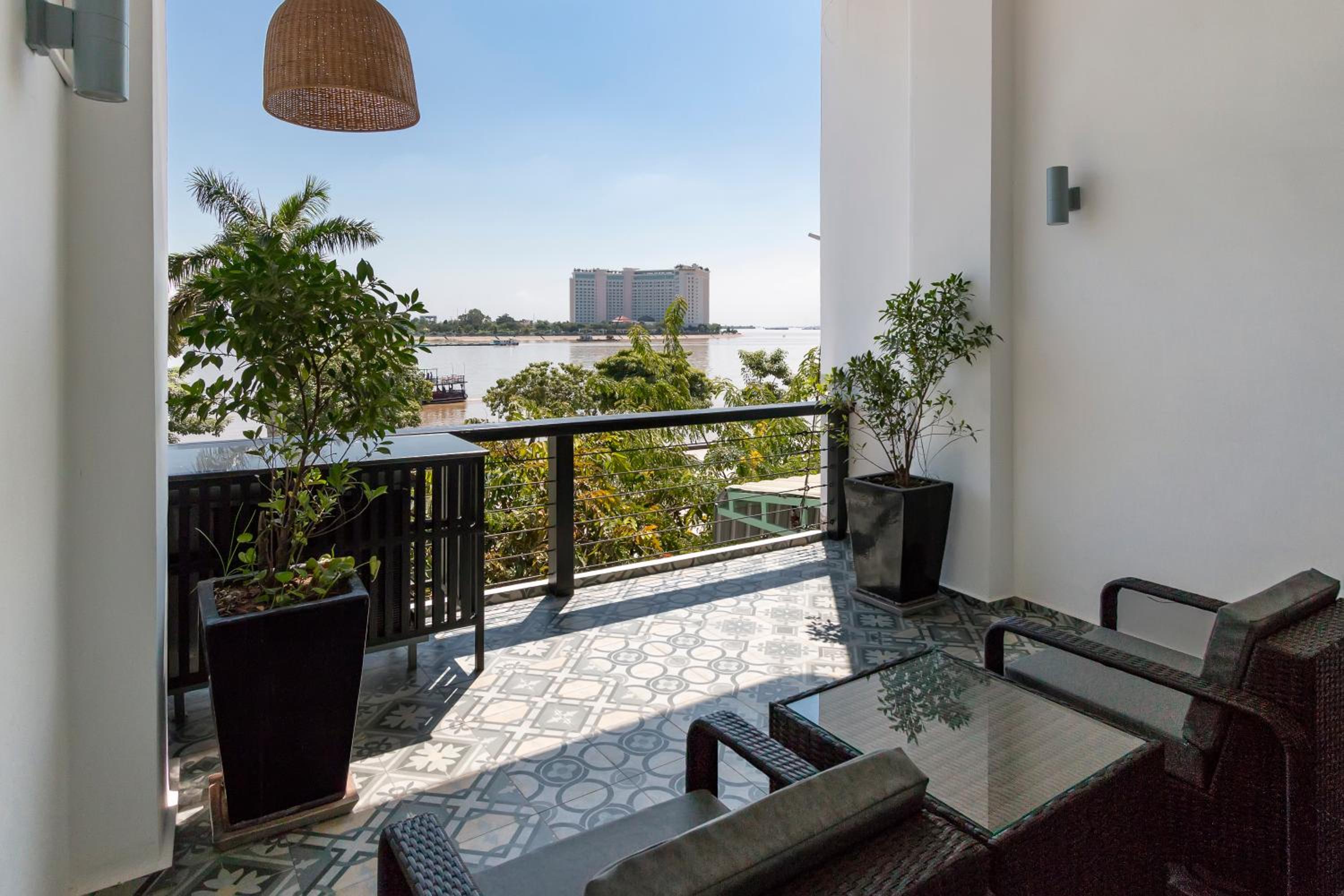 The Riverfront Loft - Photo 3
