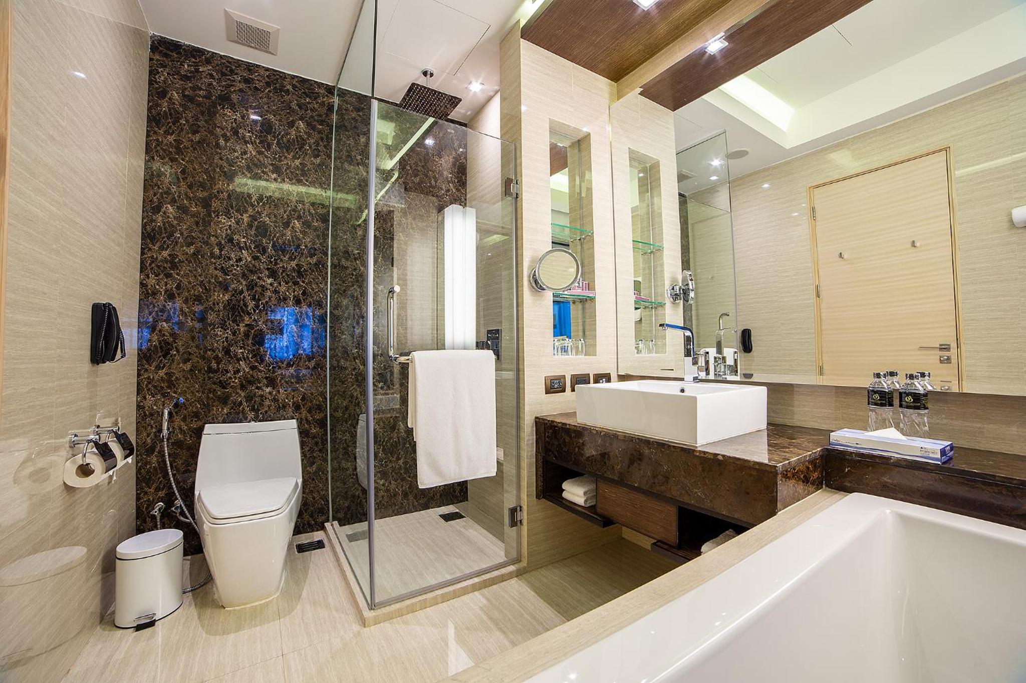 Deluxe King Room photo 2