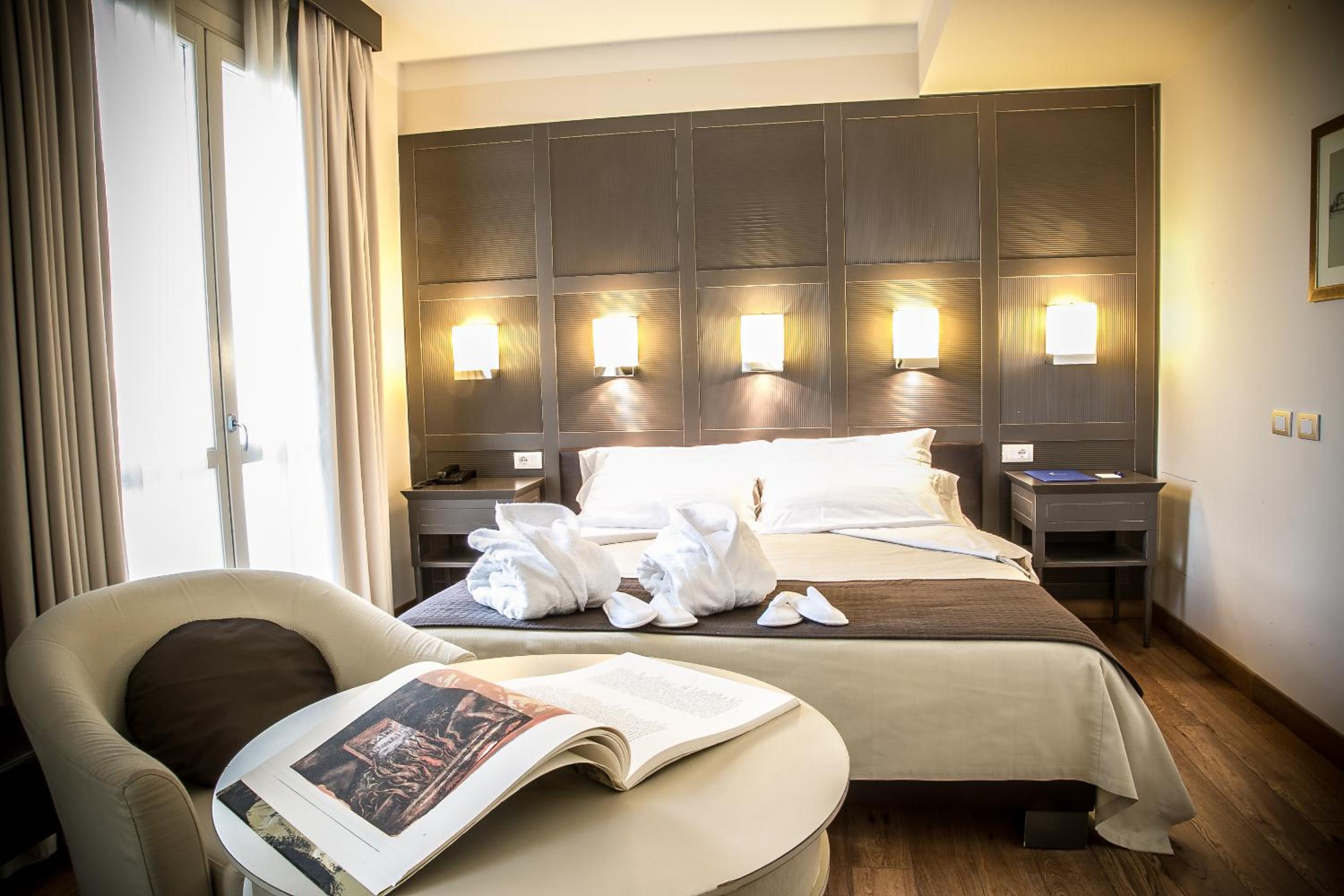 Deluxe Double Room - Photo 5