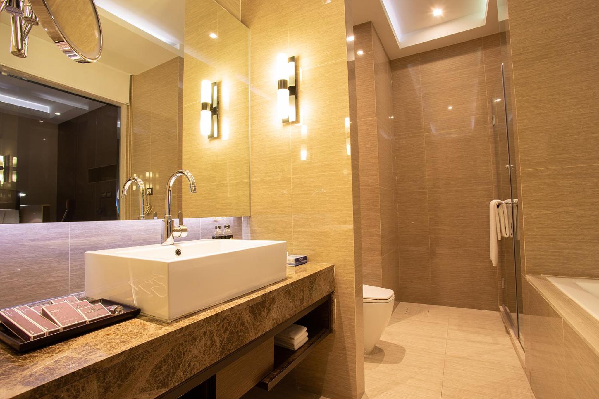 Honeymoon Suite photo 2