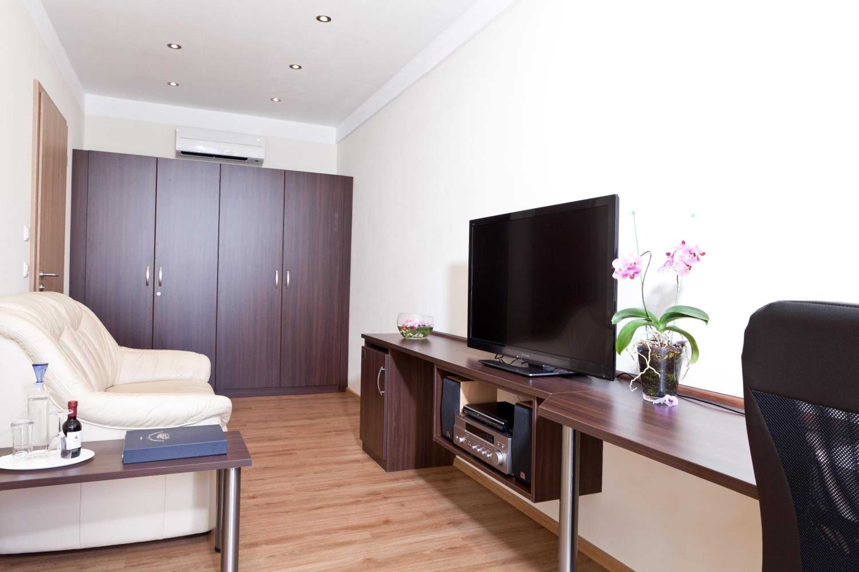 Deluxe Double Room - Photo 8