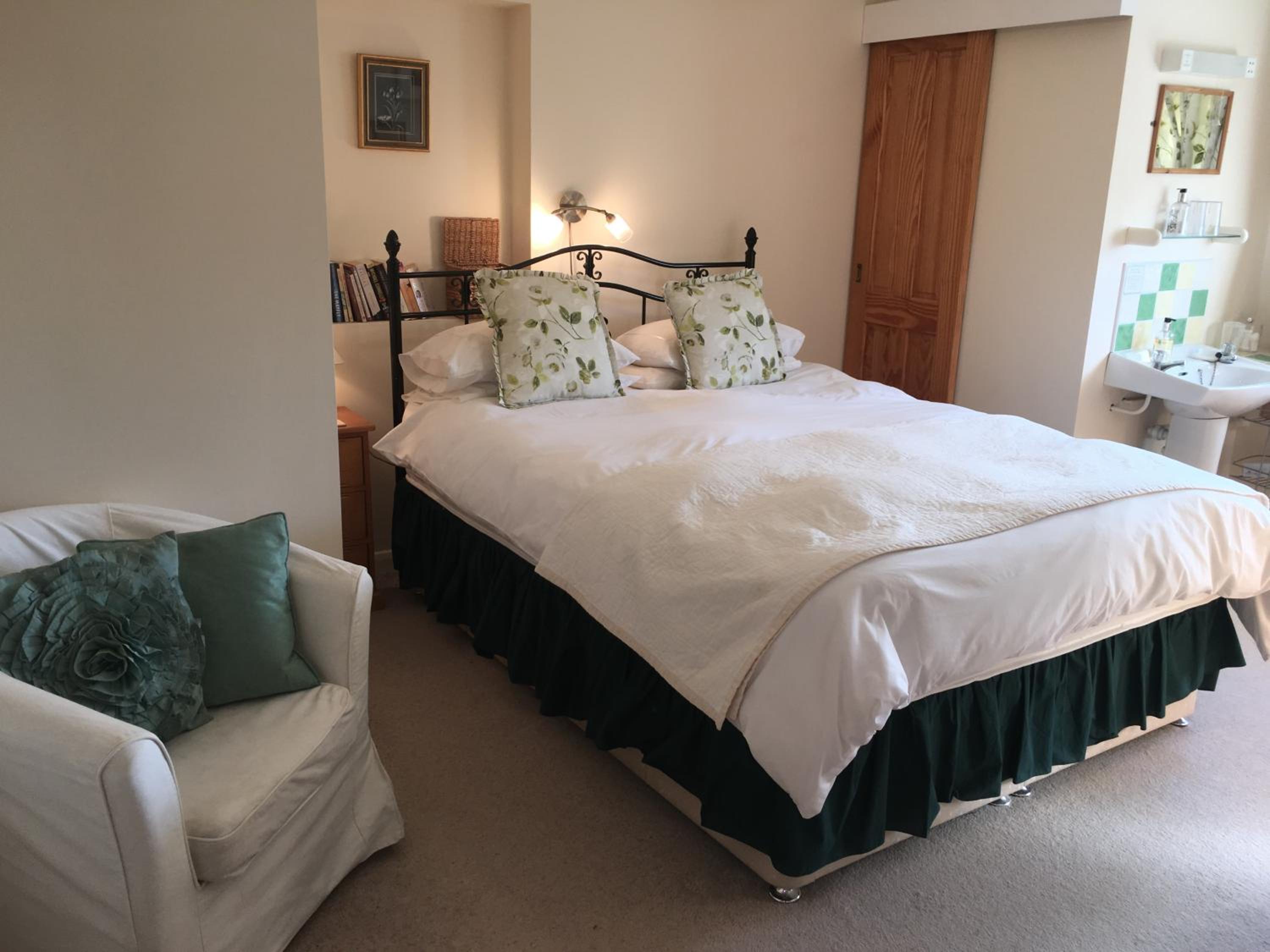 Double Room with Private Bathroom - Photo 6