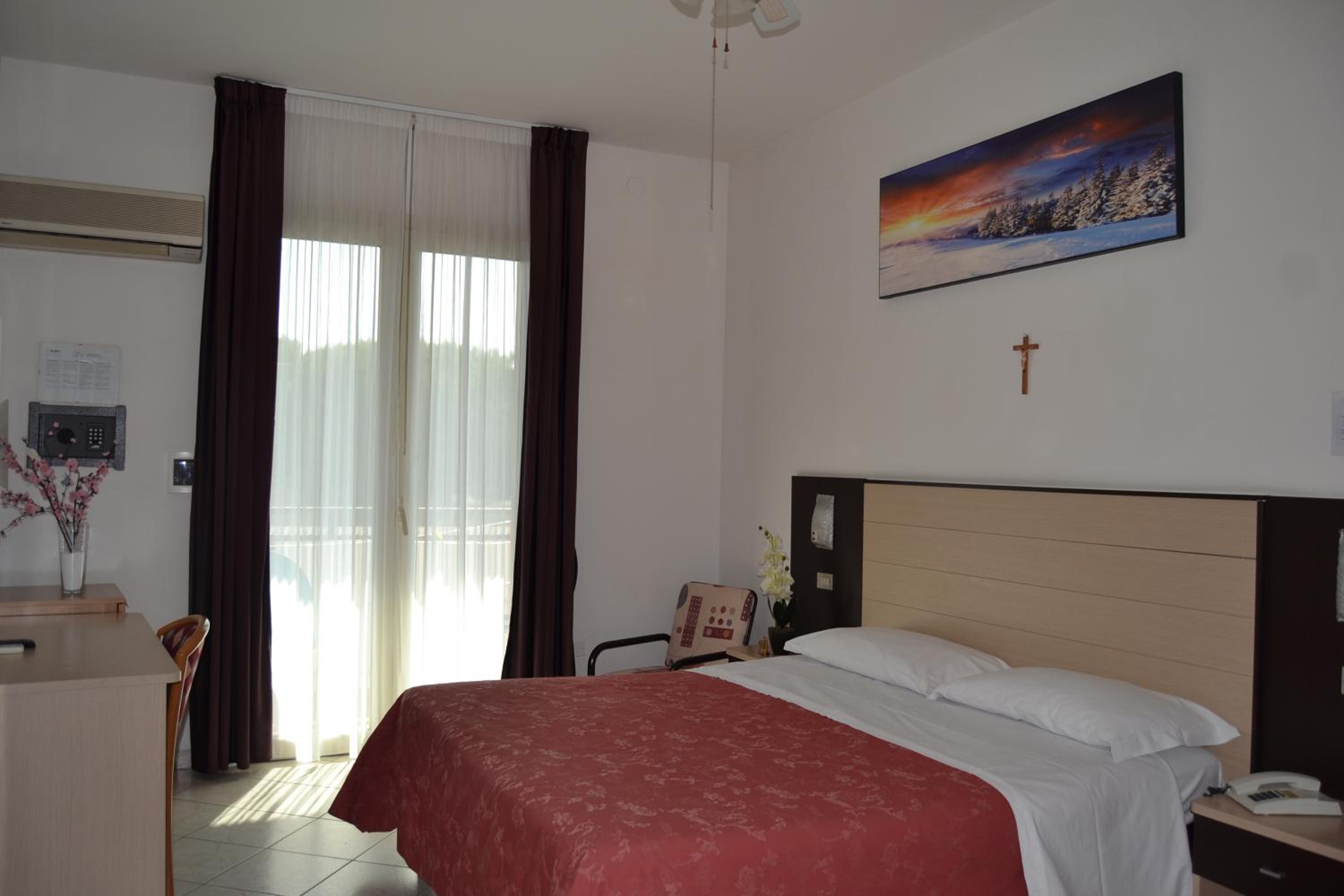 Superior Double or Twin Room photo 3