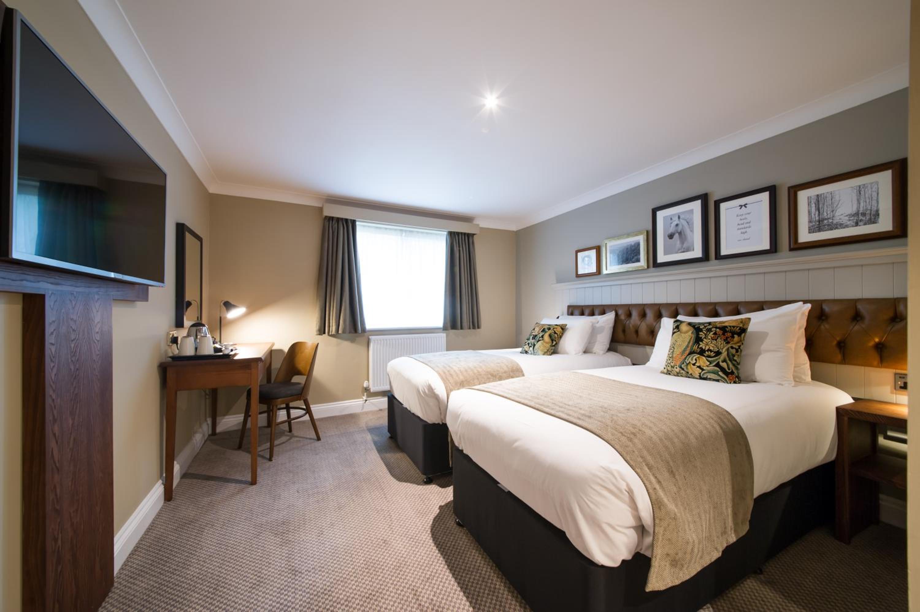 Standard Twin Room - Photo 2