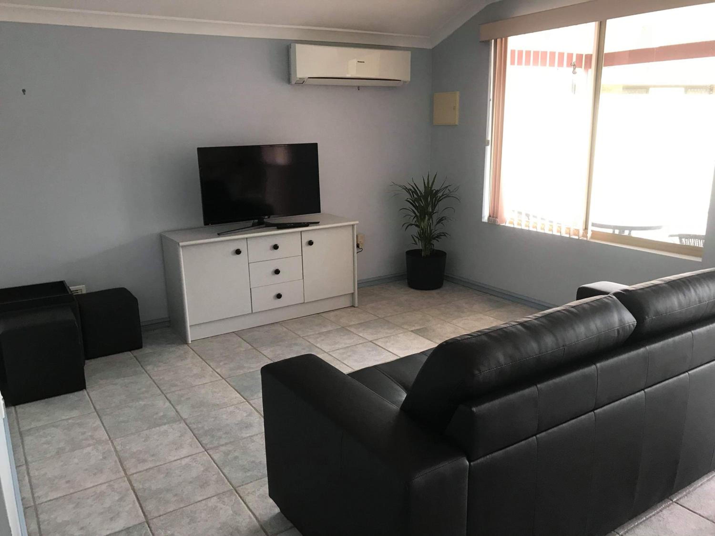 Apartment photo 2