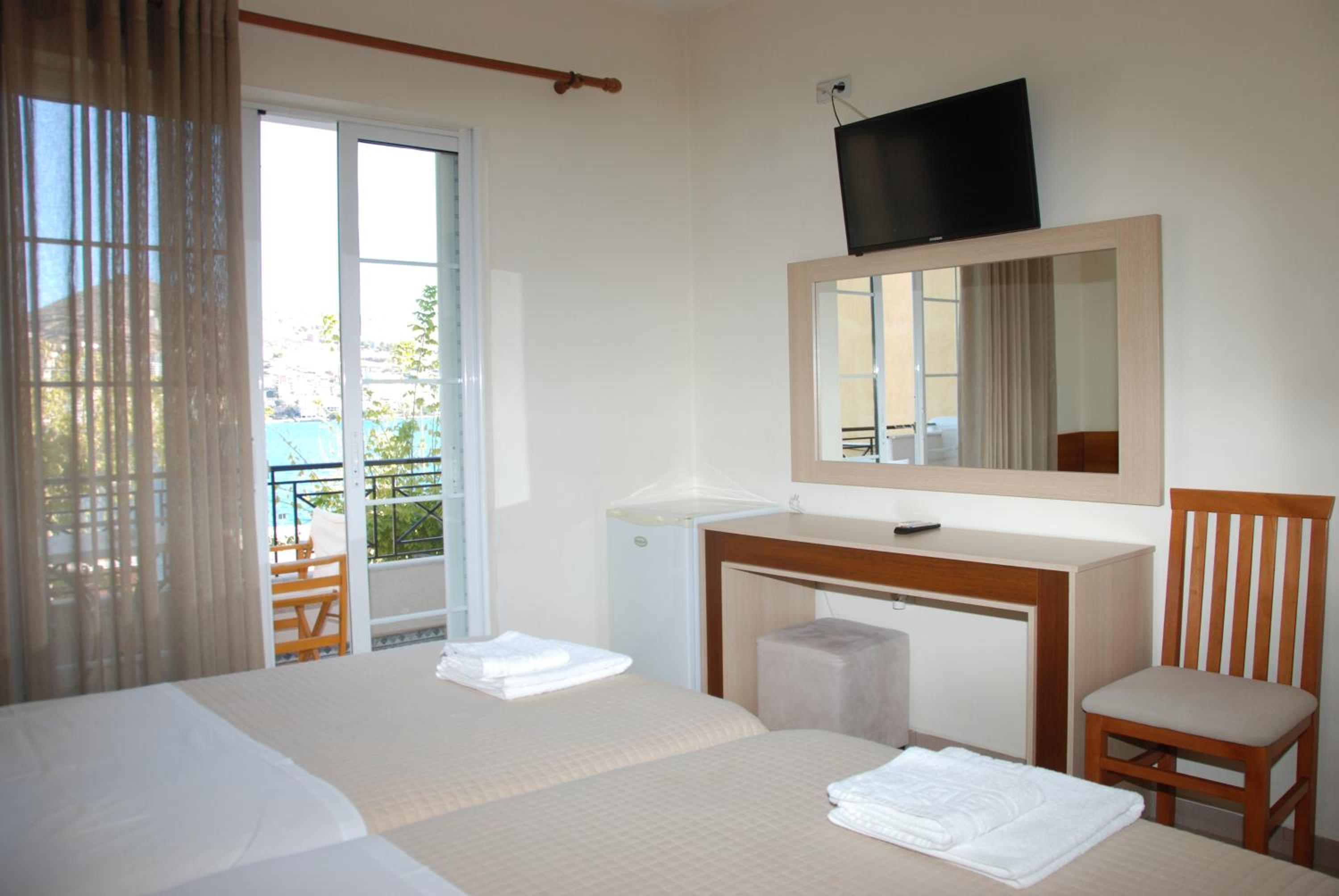 Twin Room with Sea View photo 3