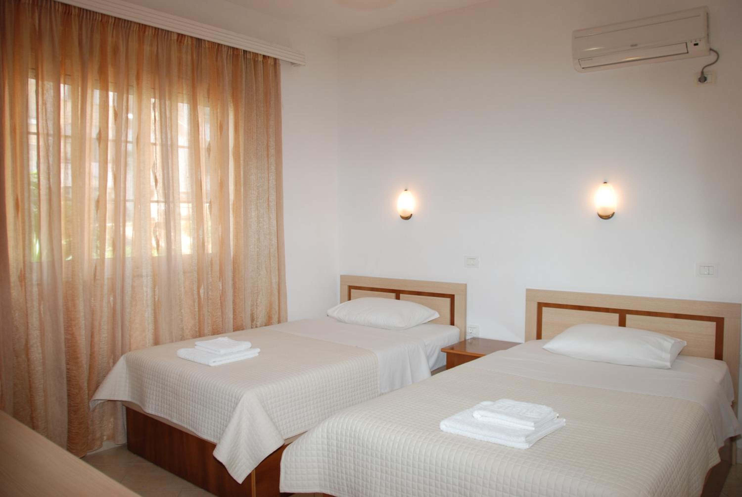 Standard Twin Room photo 2