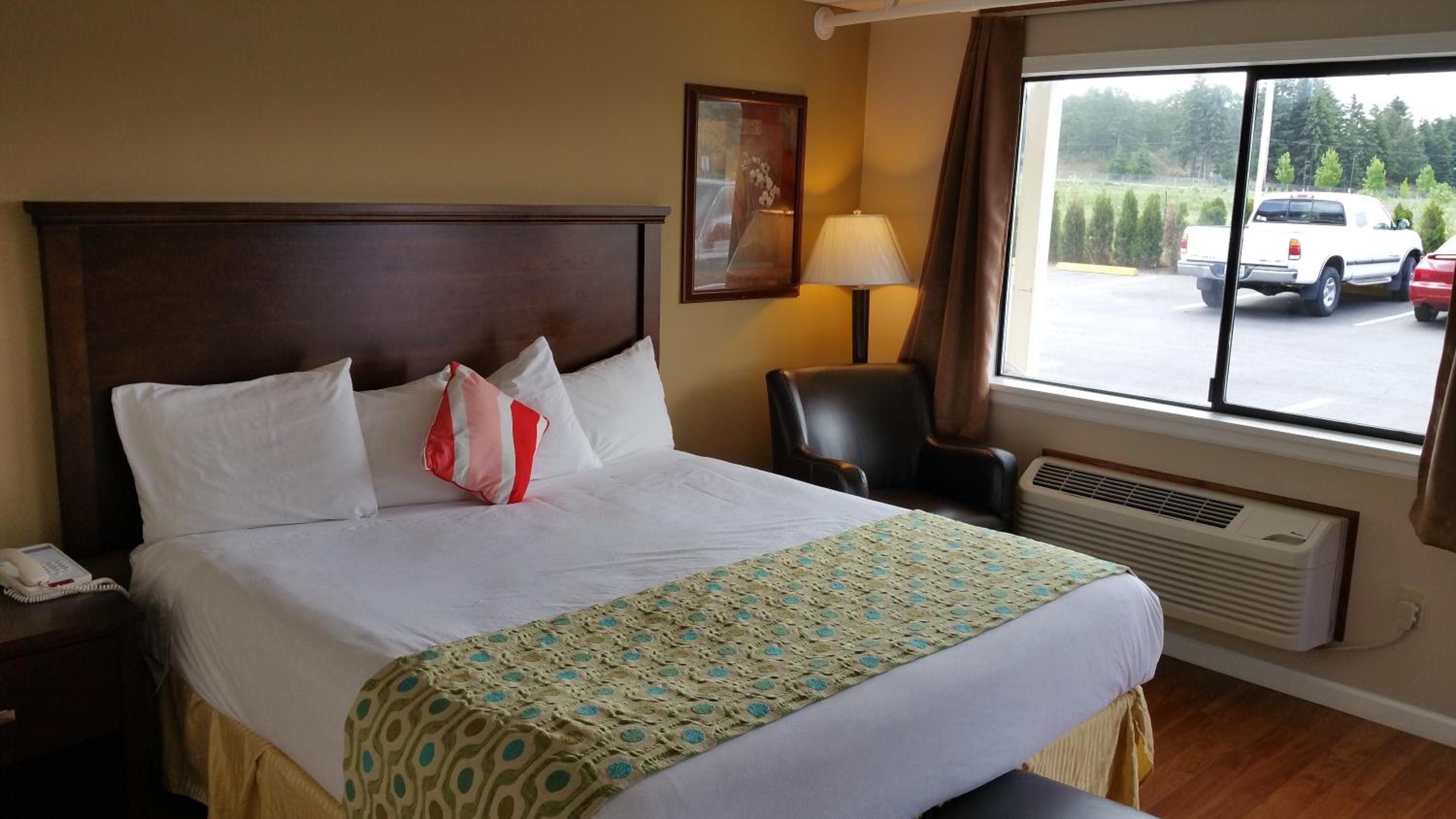 Deluxe King Room - Non-Smoking photo 3