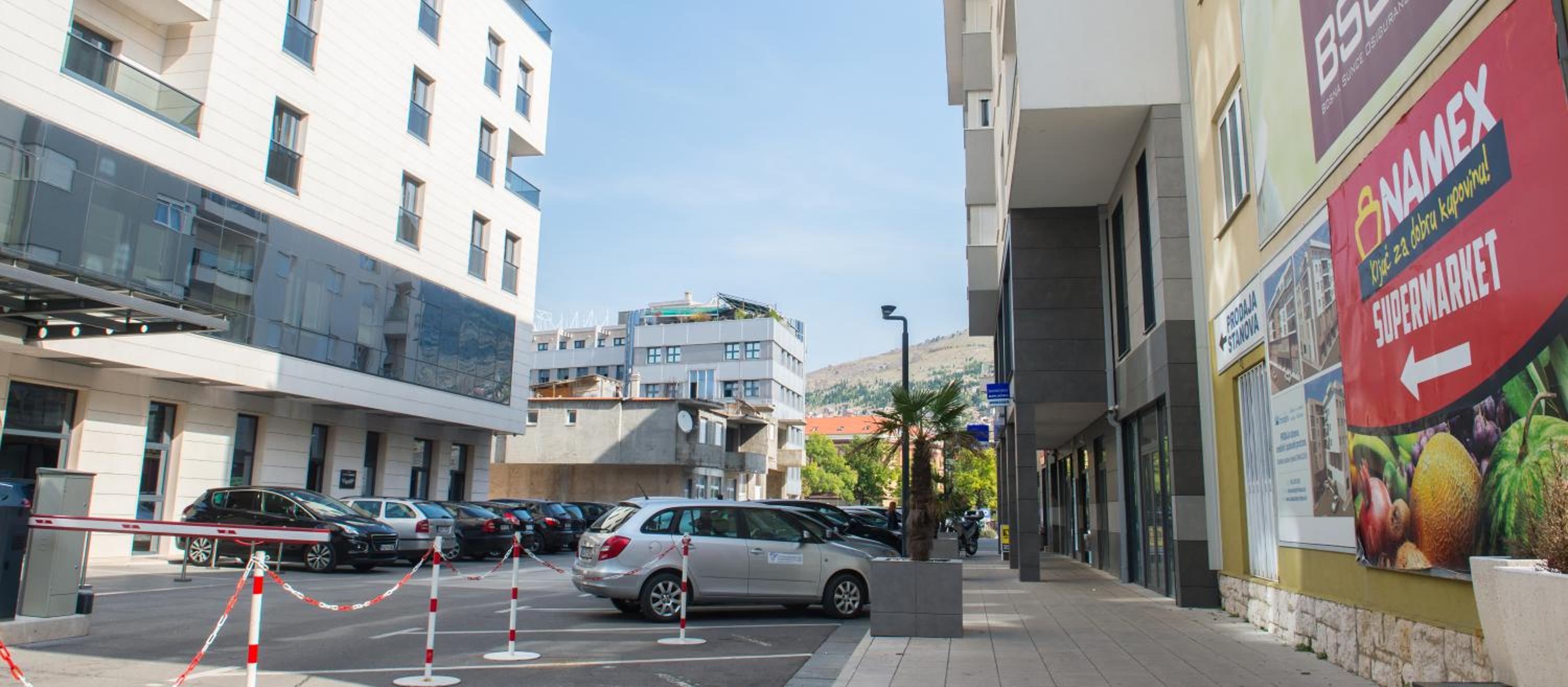 Apartment with Balcony - Photo 17
