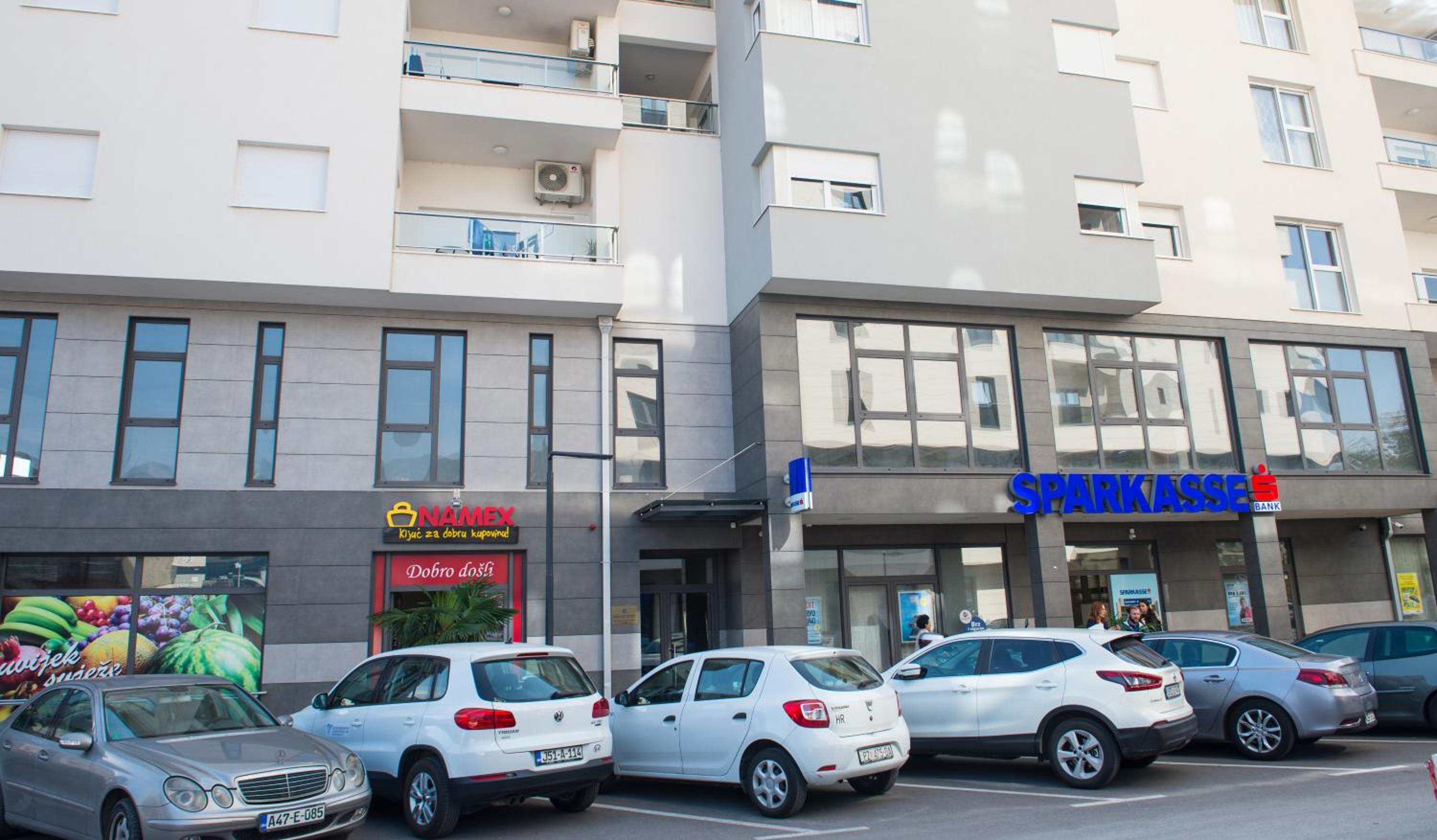 Apartment with Balcony - Photo 18