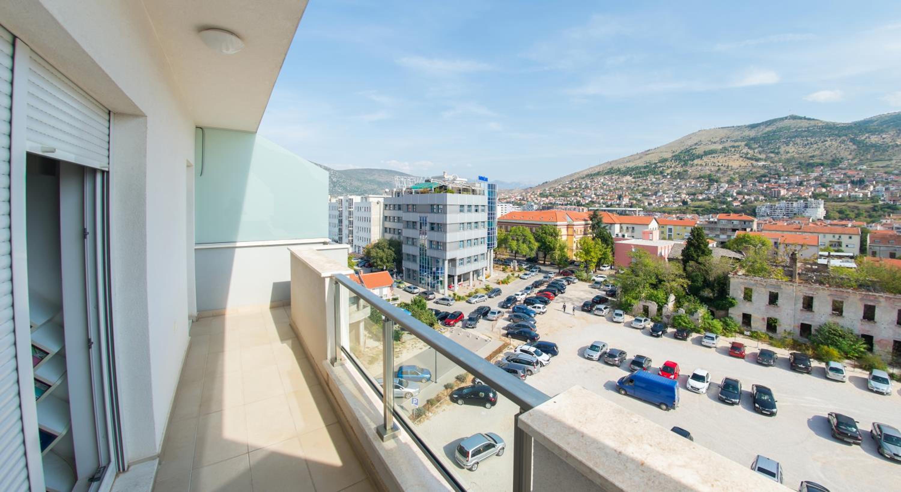 Apartment with Balcony - Photo 28