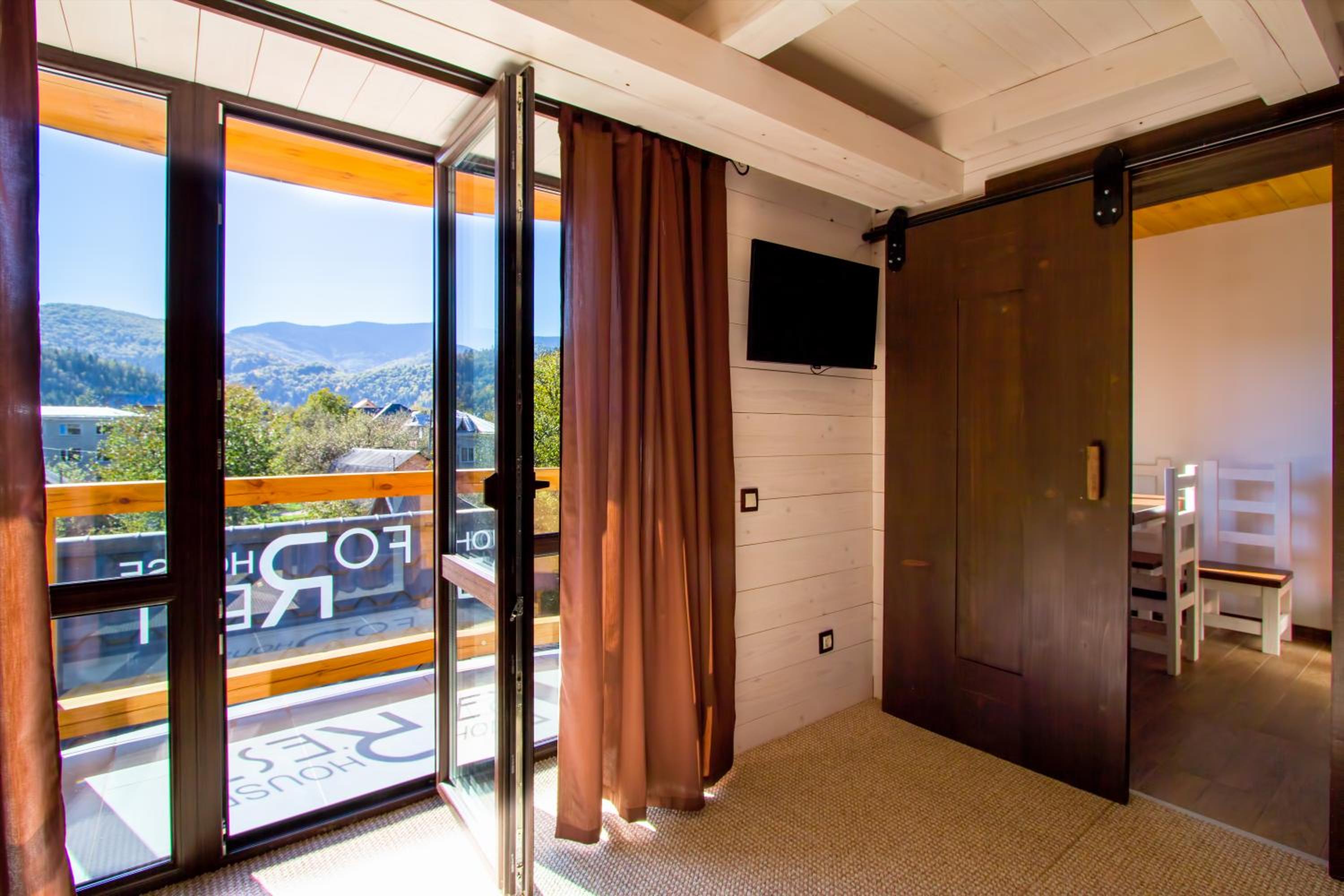 Suite with Mountain View