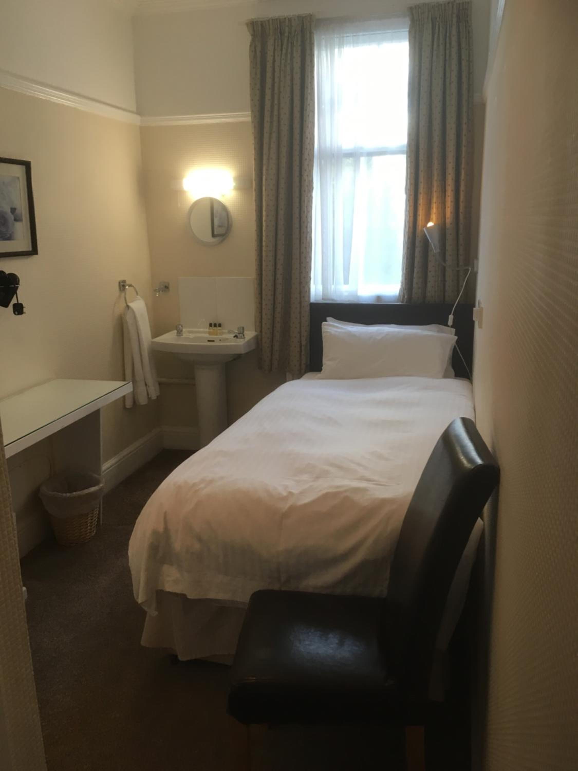 Small Single Room photo 2
