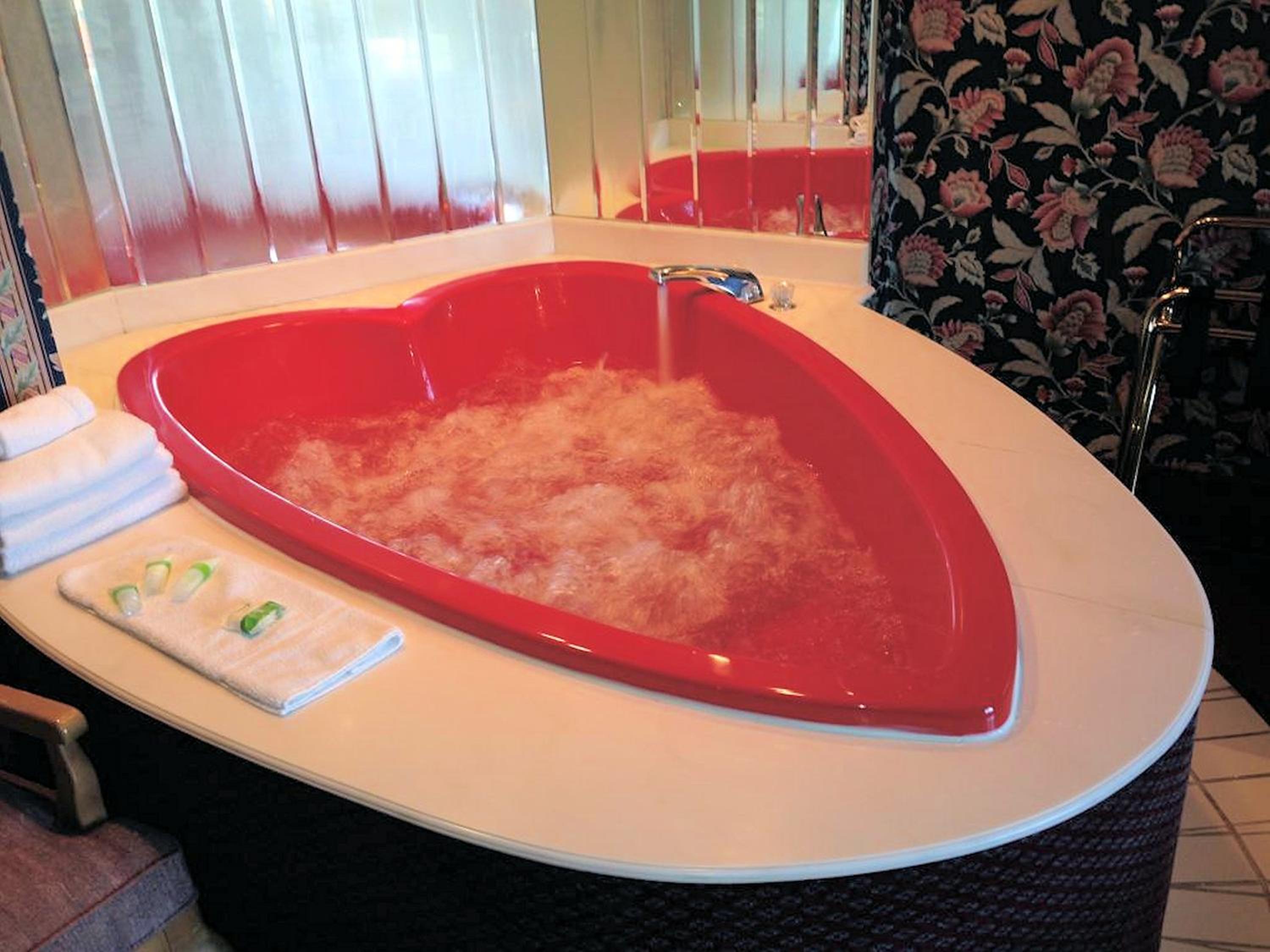 Queen Room with One Queen Bed and Jetted Tub - - Non-Smoking - Photo 4