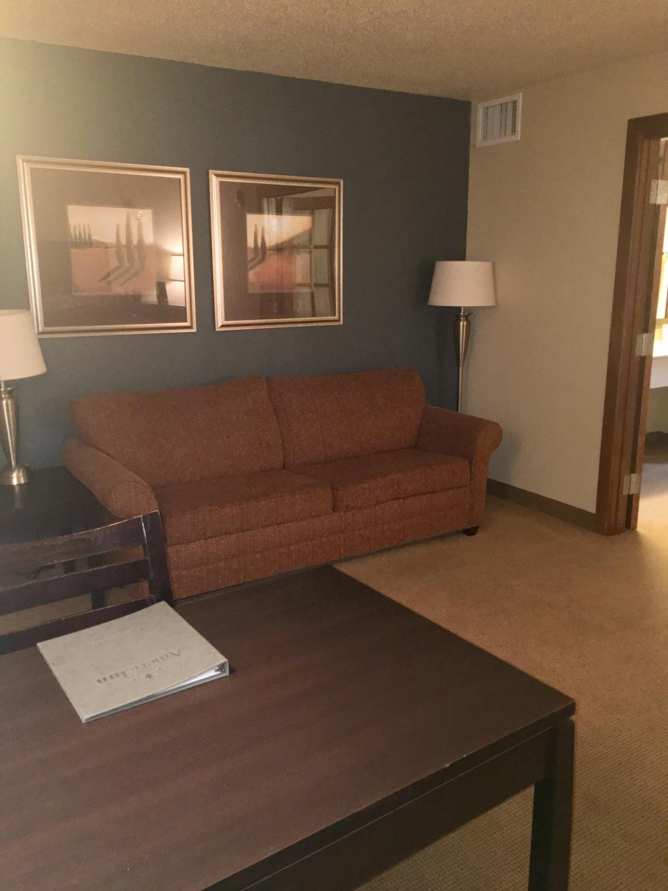 One Bedroom King Suite - Non-Smoking - Photo 3
