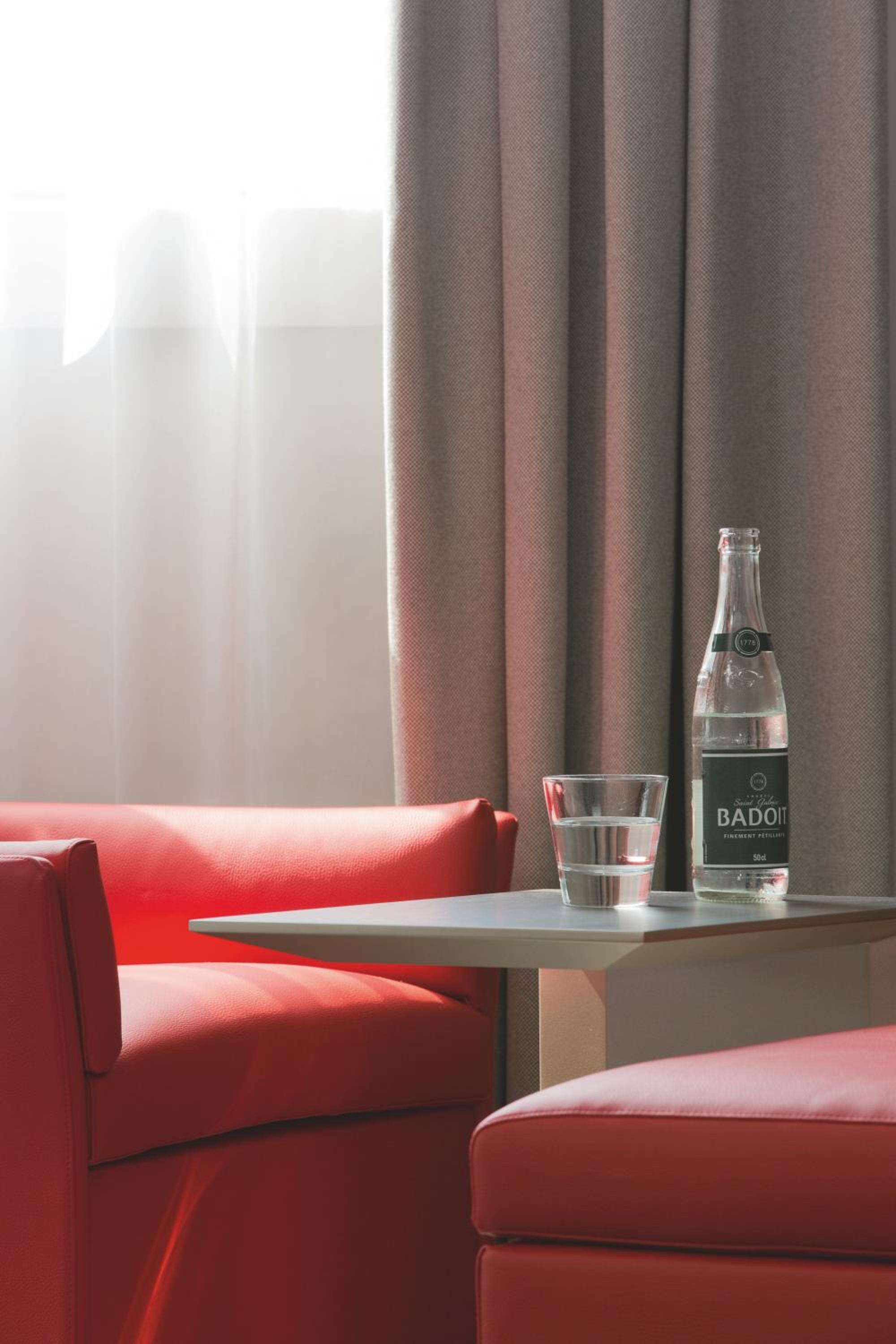 Classic Queen Room with View - Photo 7