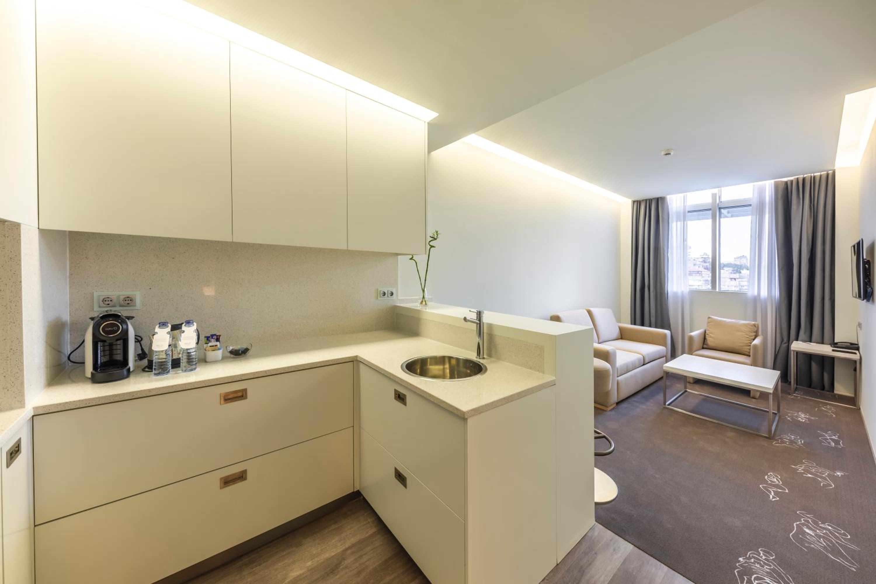 Junior Suite with River View - The Level photo 3