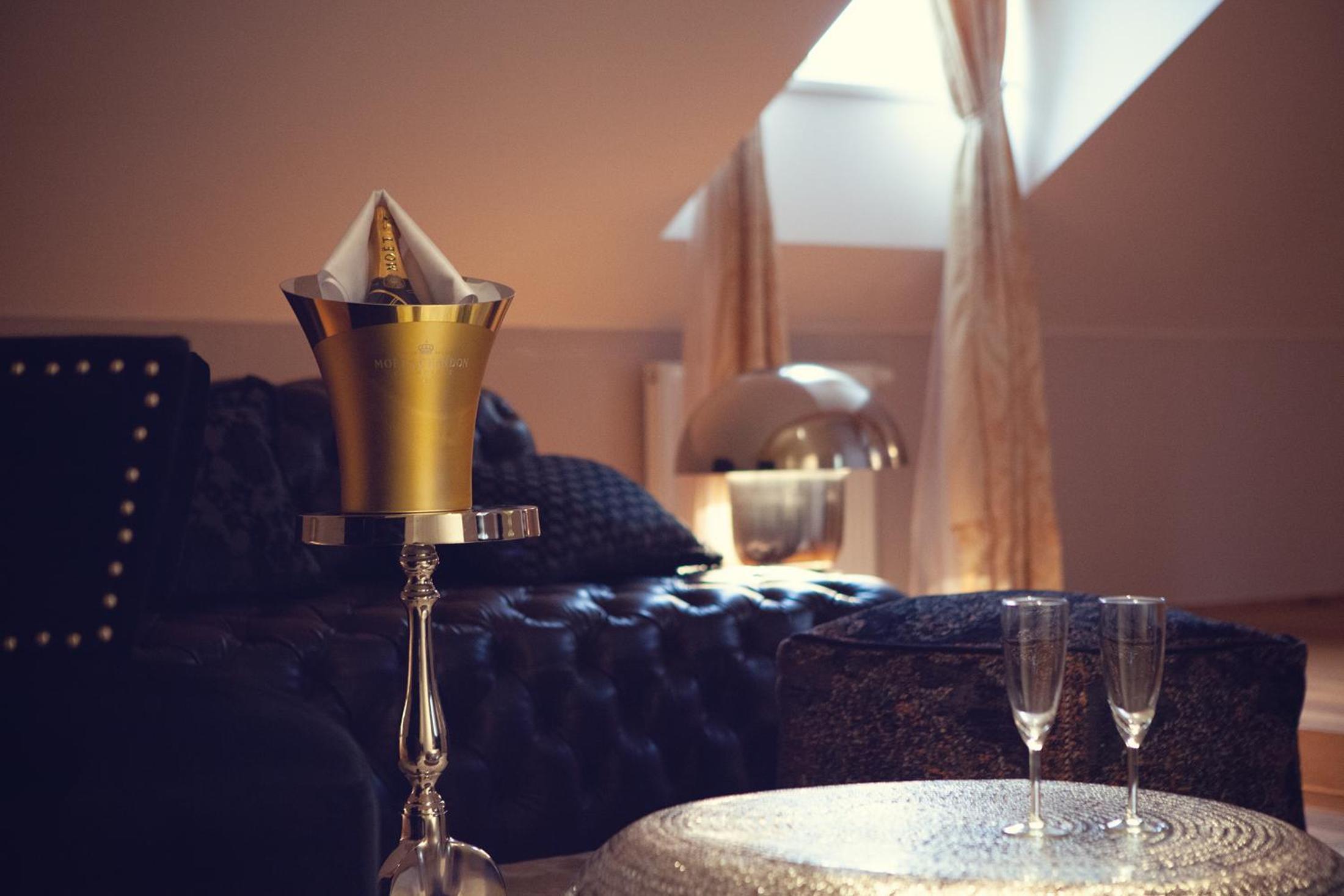 Large Double Room - Photo 10