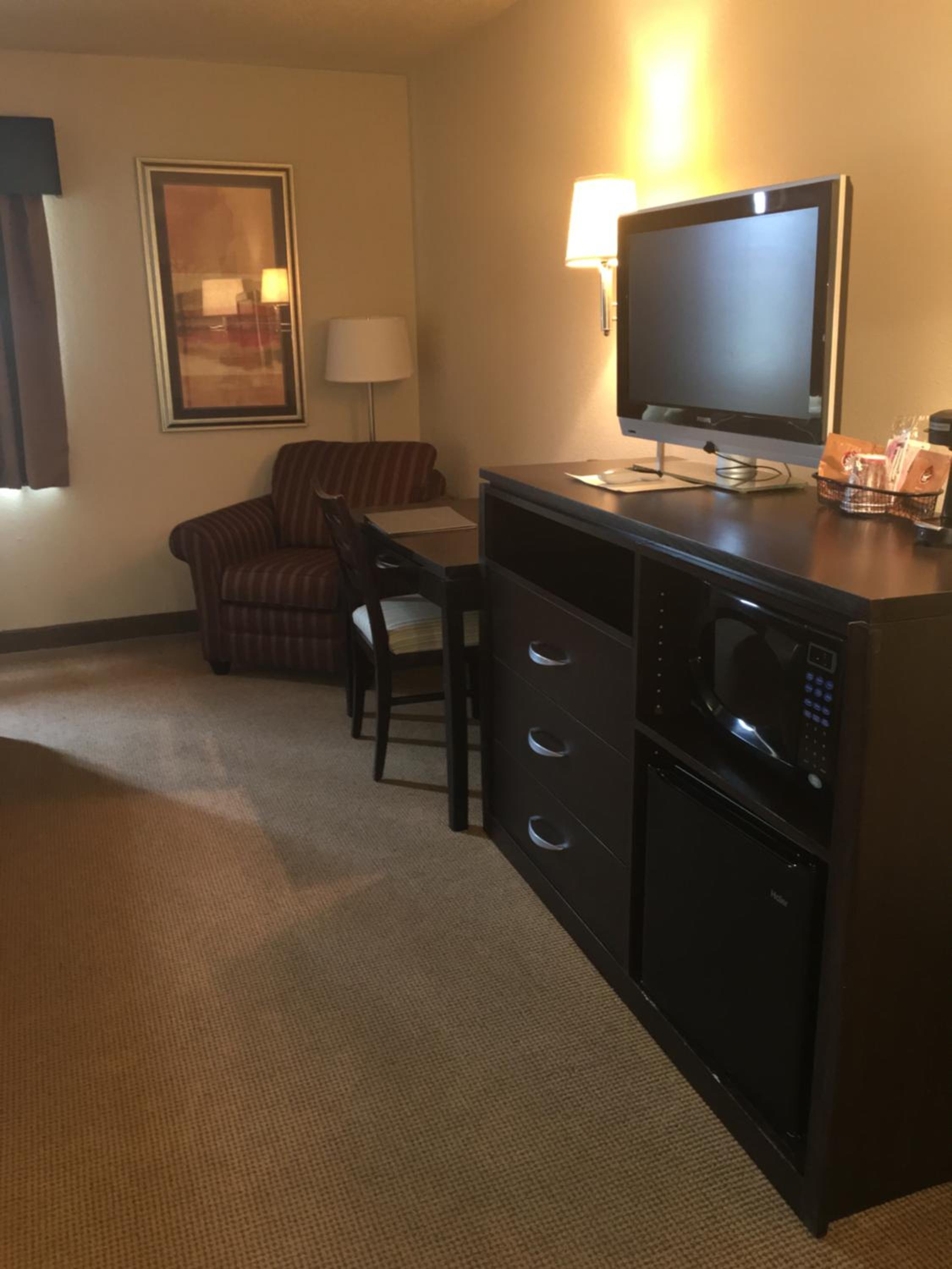 Deluxe King Studio Suite with Jetted Tub - Non-Smoking - Photo 3