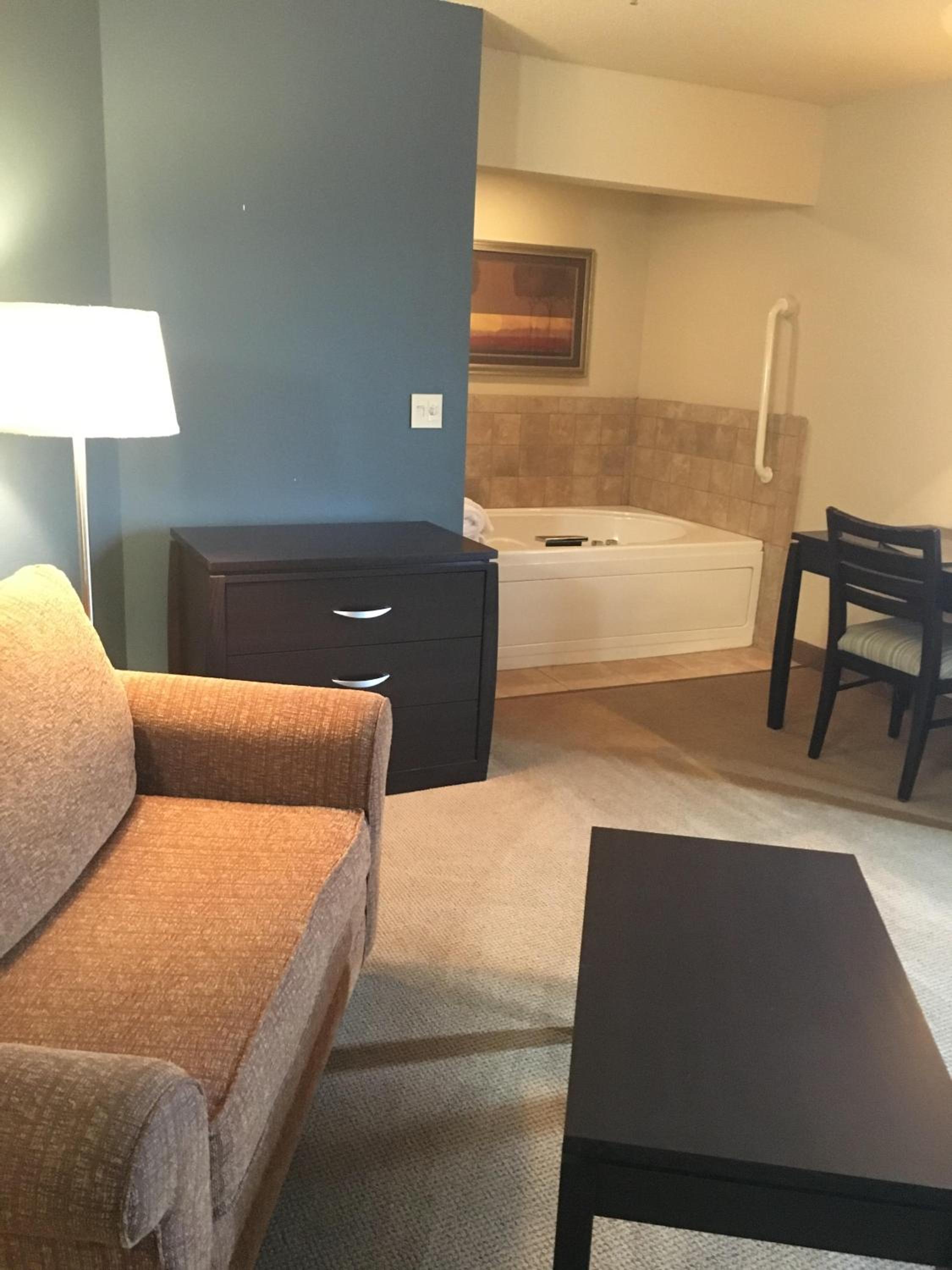 Premier King Studio Suite with Jetted Tub - Non-Smoking - Photo 2